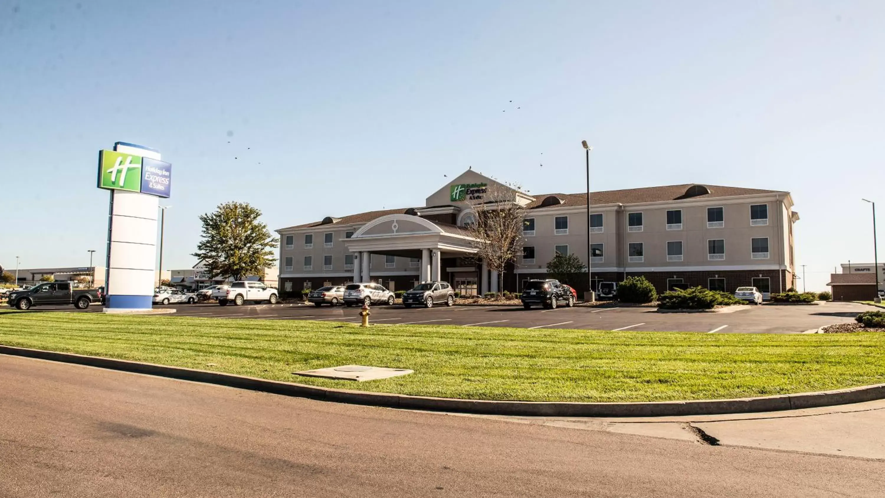 Property building in Holiday Inn Express Hotel & Suites Sedalia by IHG Property building in Holiday Inn Express Hotel & Suites Sedalia by IHG