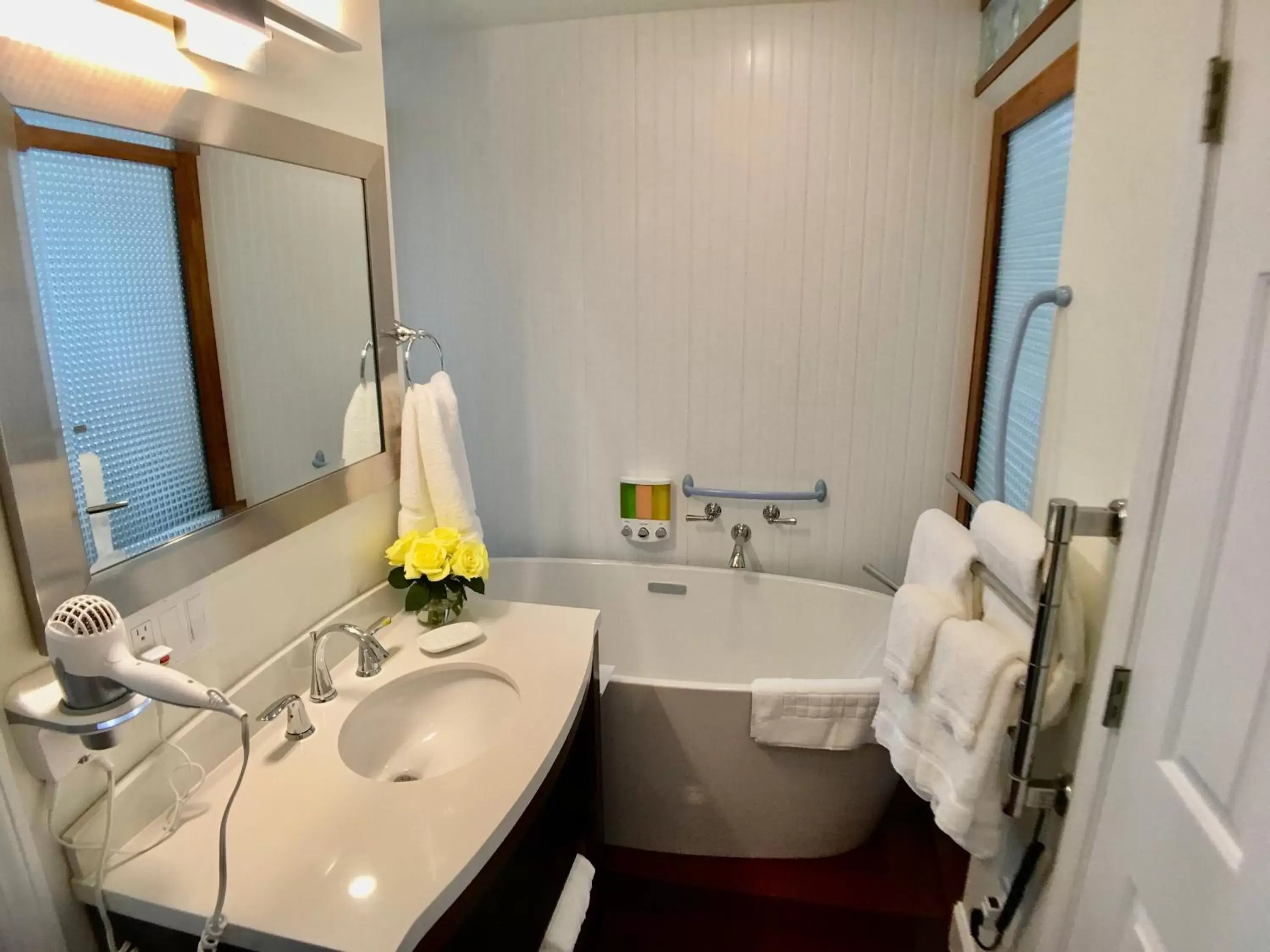 Shower, Bathroom in Camden Riverhouse Hotel and Inn