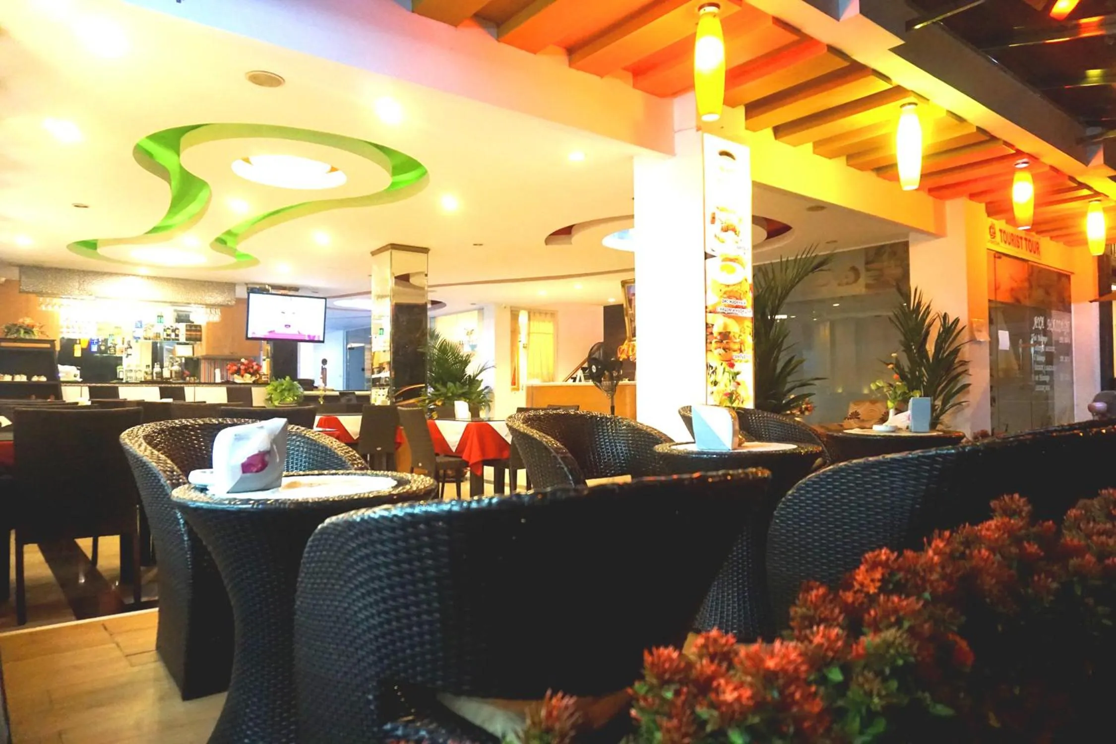 Restaurant/places to eat in Aya Place