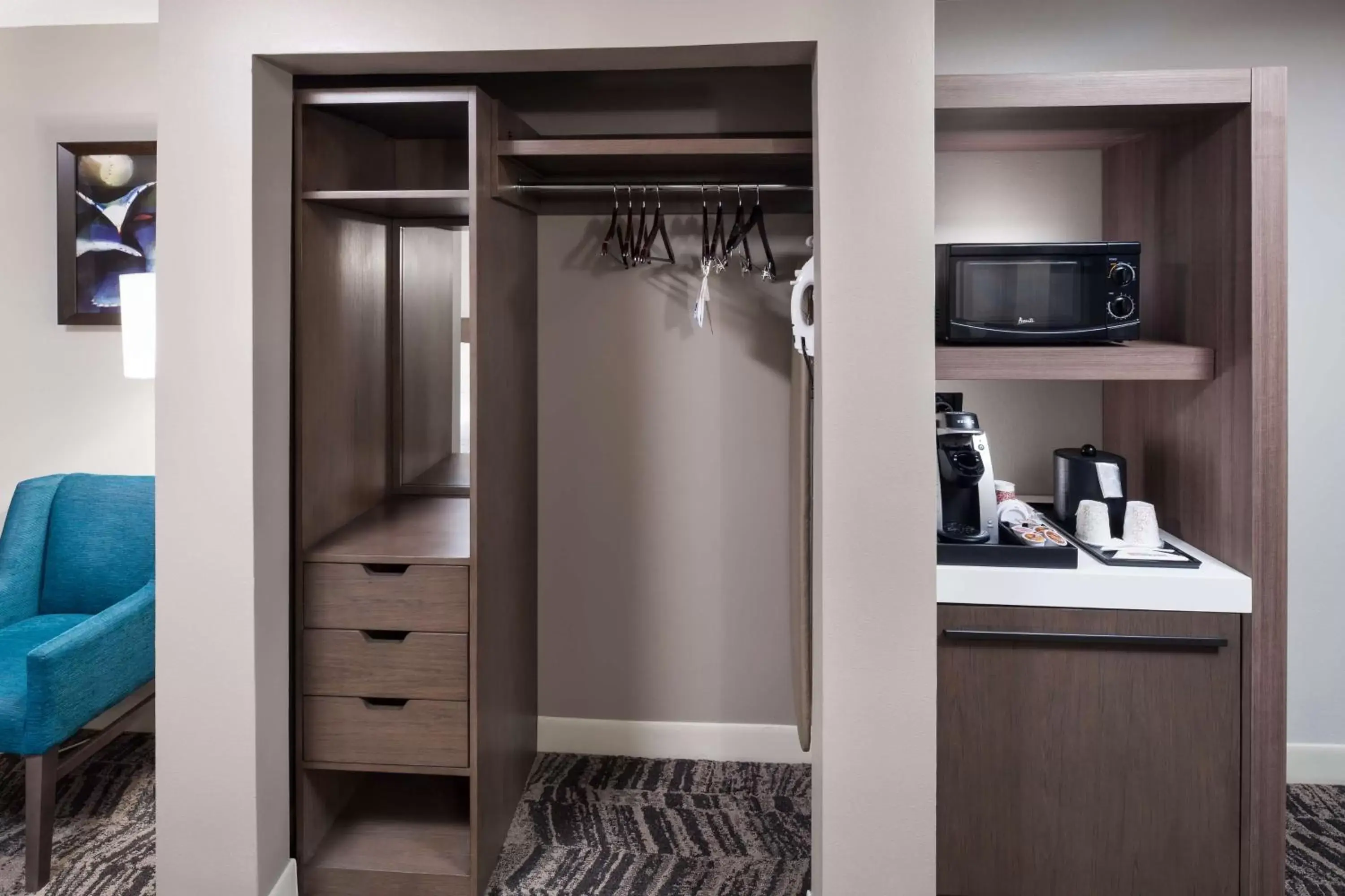 Bedroom, TV/Entertainment Center in Hilton Garden Inn Hilton Head