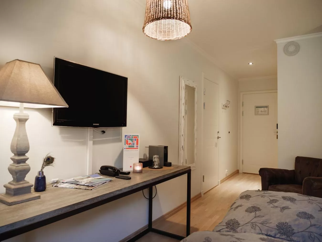 TV and multimedia, Bed in Strand Hotel Fevik - by Classic Norway Hotels