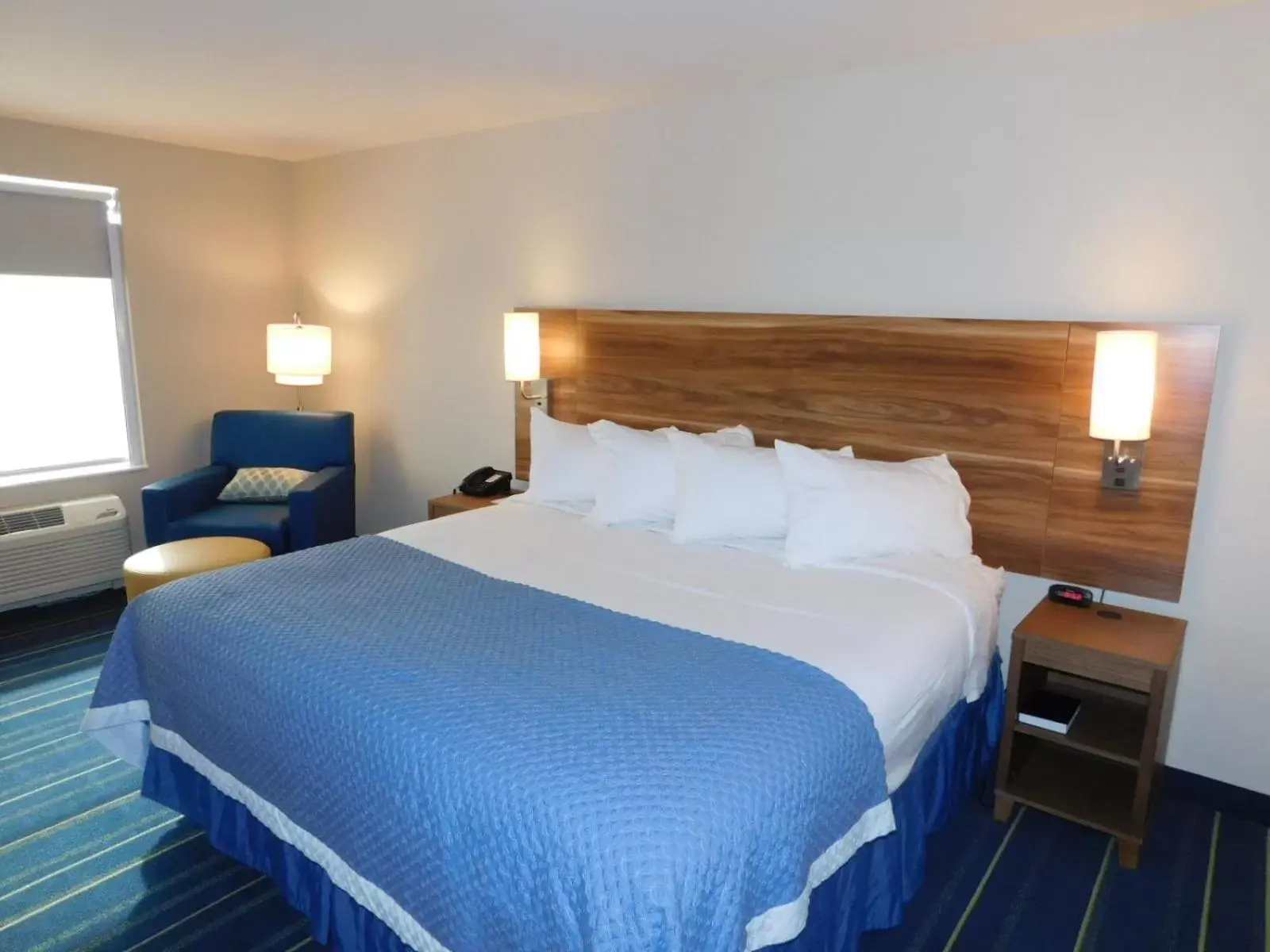 Bedroom, Bed in Days Inn & Suites by Wyndham Kearney