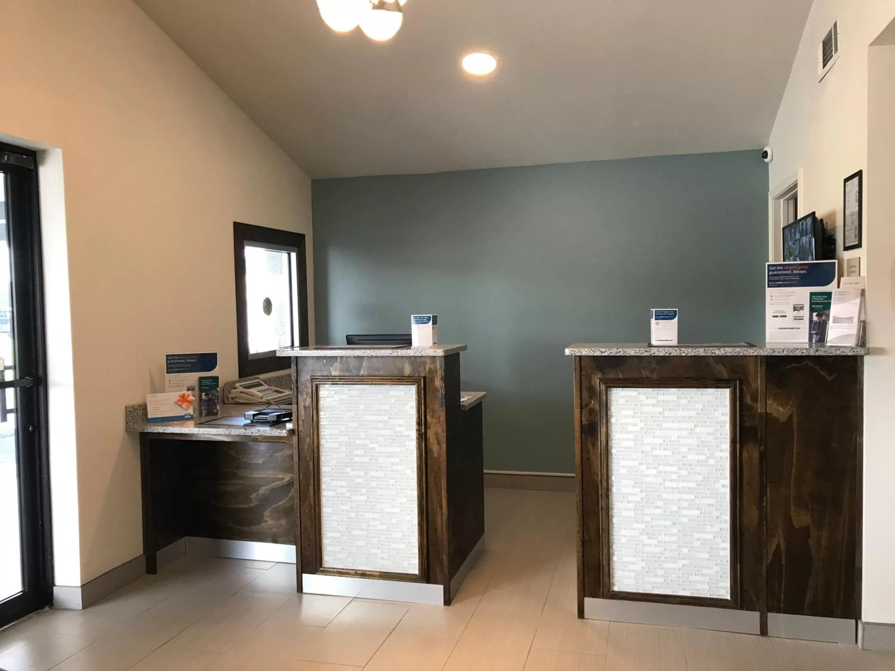 Lobby or reception in Rodeway Inn Calhoun South