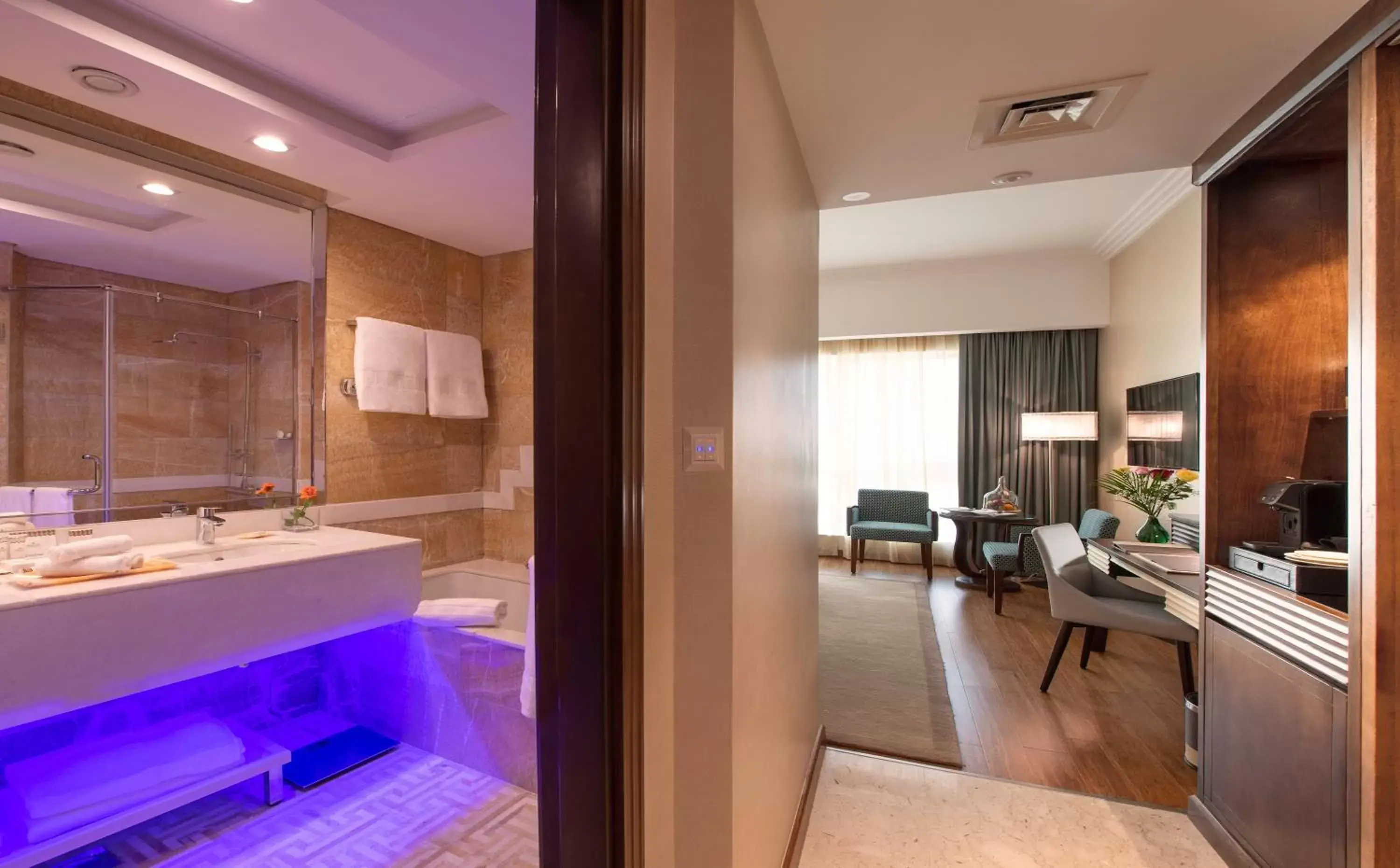 Bathroom in Stella Di Mare Dubai Marina Hotel