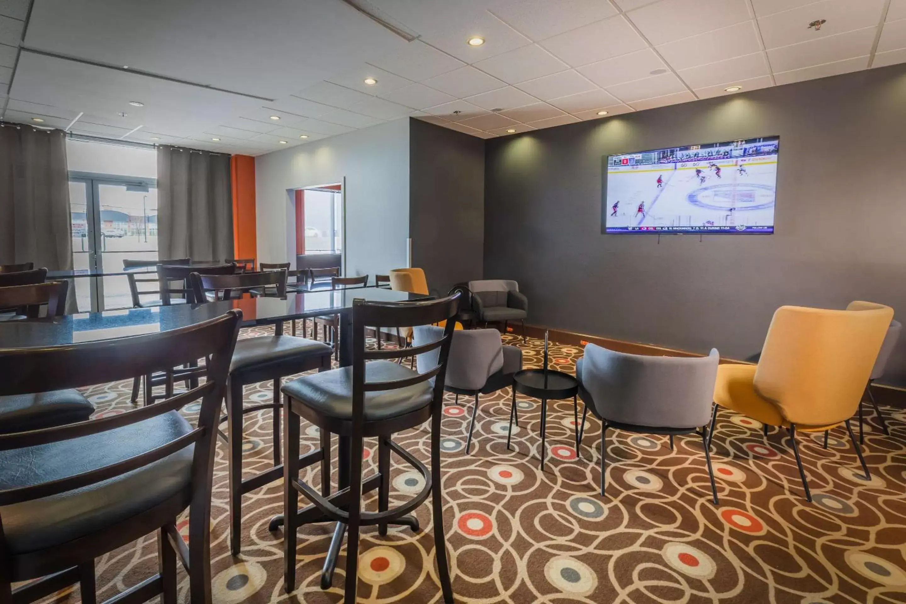 Lobby or reception, Lounge/Bar in Quality Inn & Suites Victoriaville