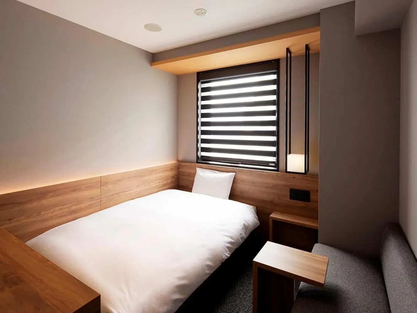 Bed in hotel androoms Shin-Osaka