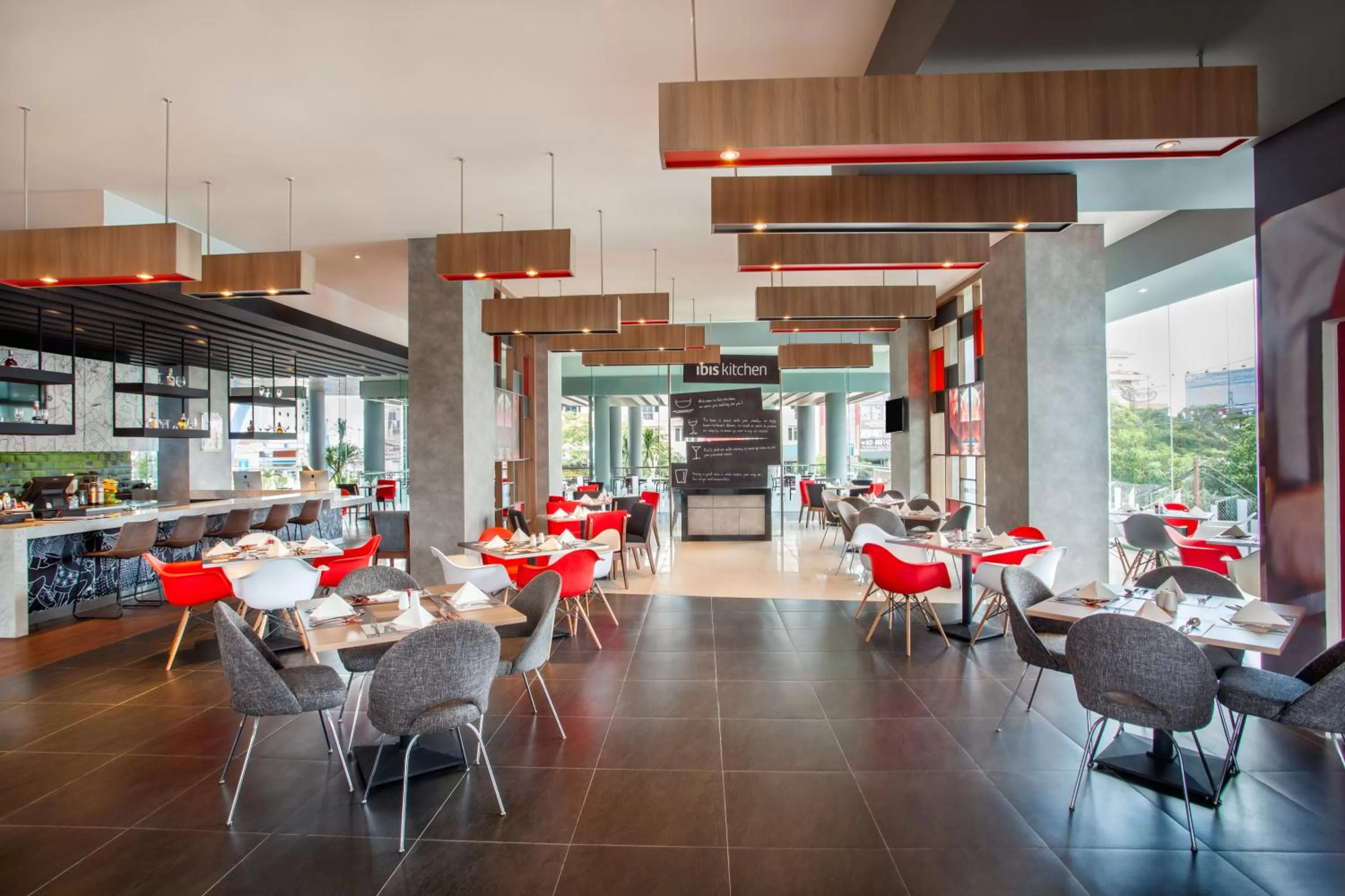 Restaurant/places to eat in Ibis Manado City Center Boulevard