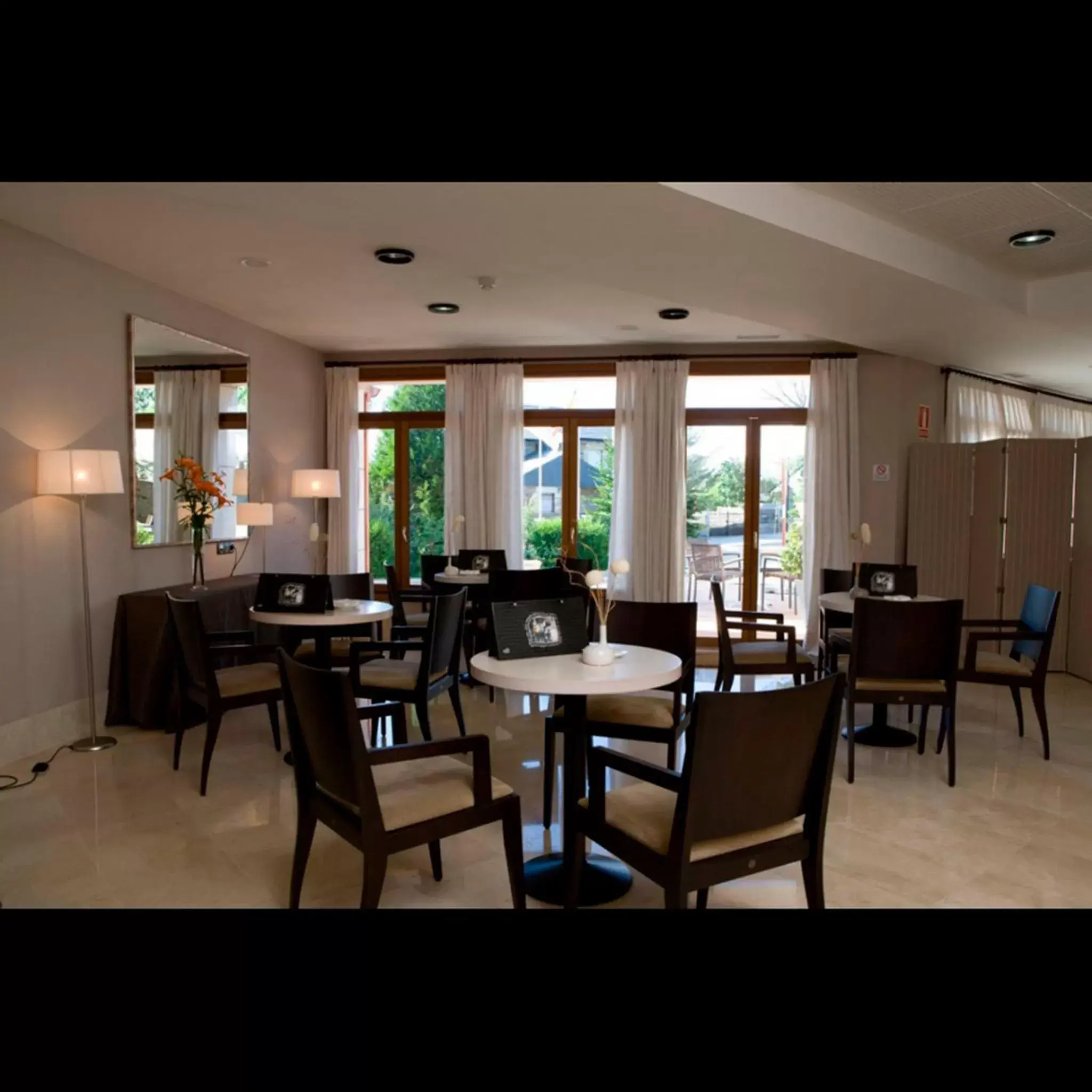 Lounge or bar in Parador de Puebla de Sanabria Lounge or bar in Parador de Puebla de Sanabria