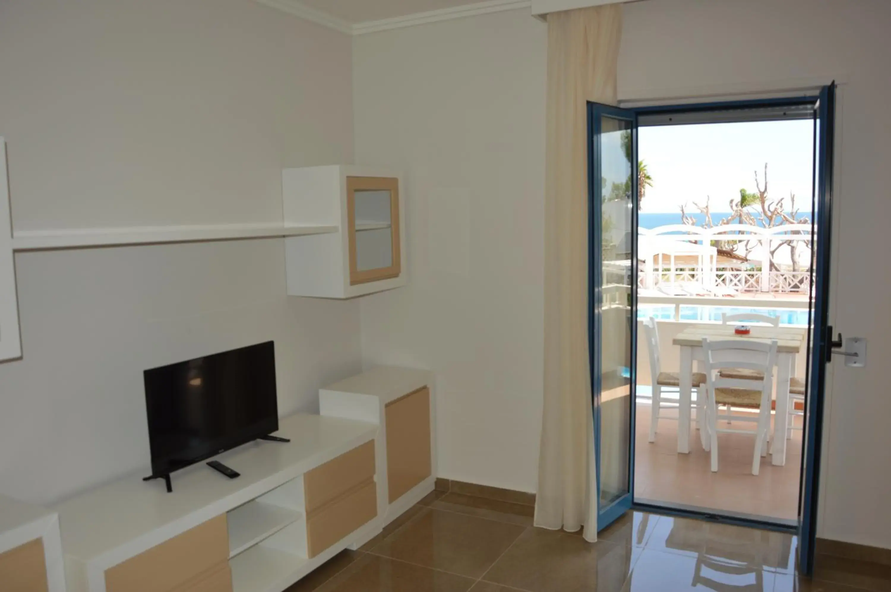 Dining area, TV/Entertainment Center in Hotel Residence La Corvetta