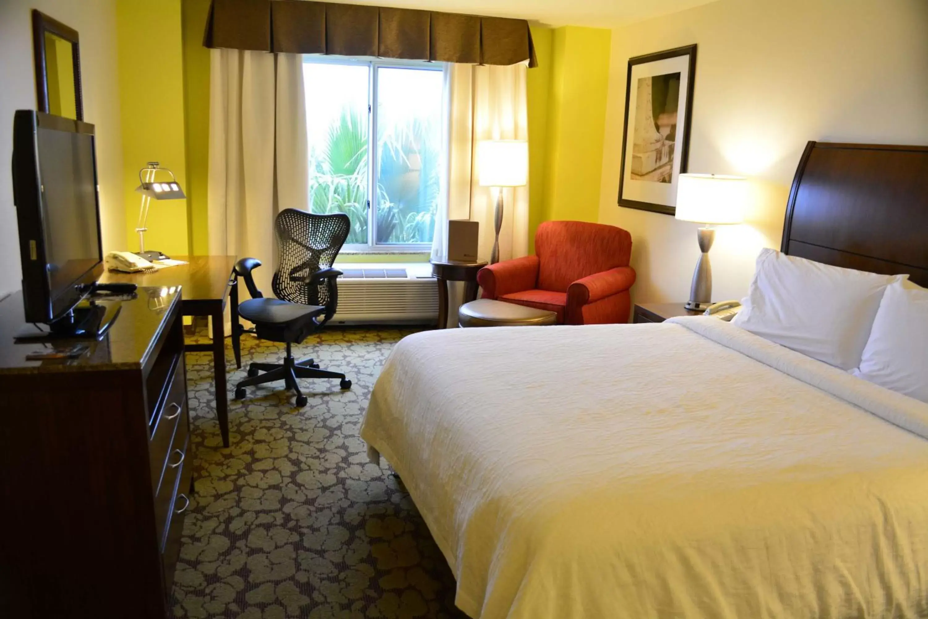 Bedroom in Hilton Garden Inn Oxnard/Camarillo