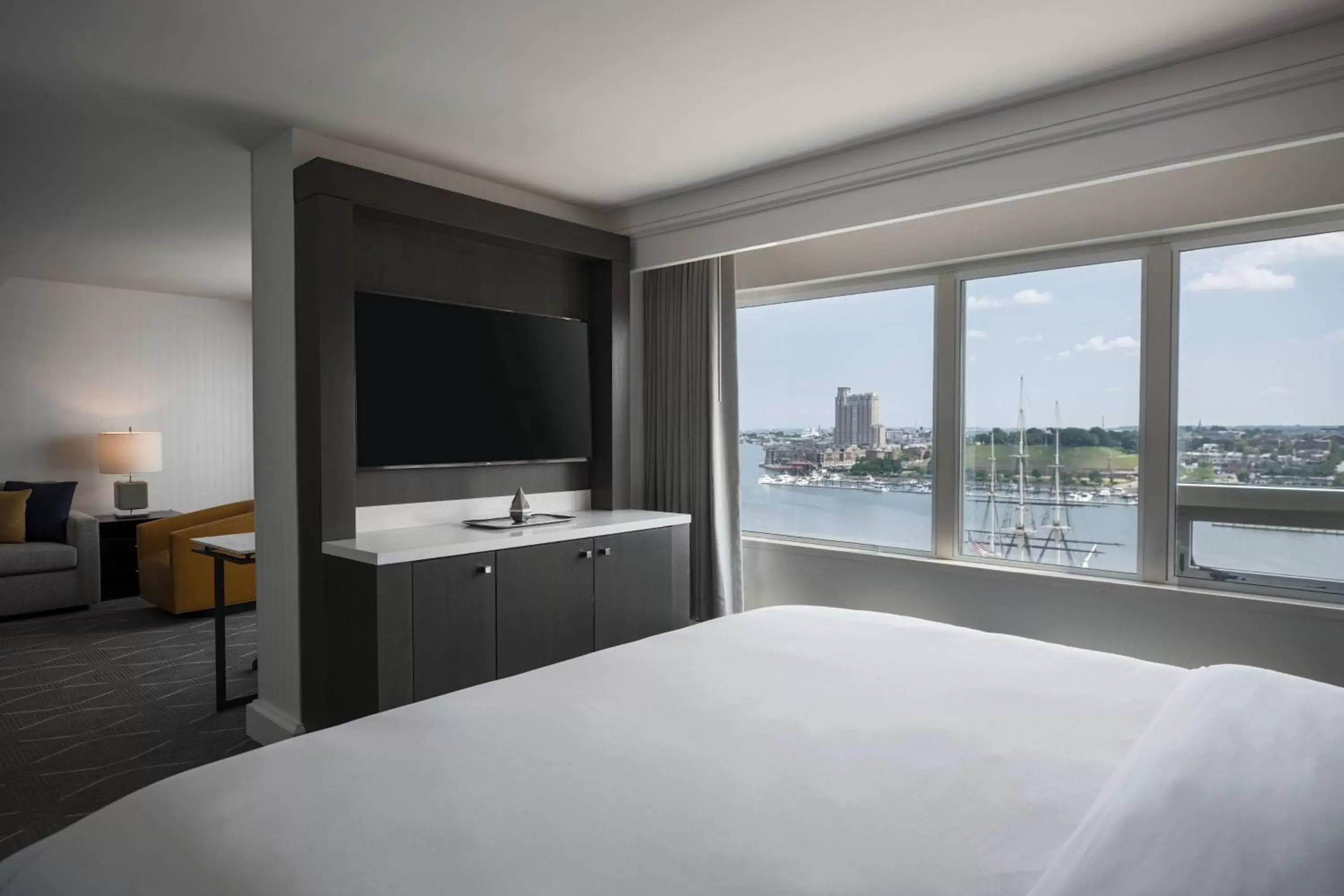 Bedroom in Renaissance Baltimore Harborplace Hotel