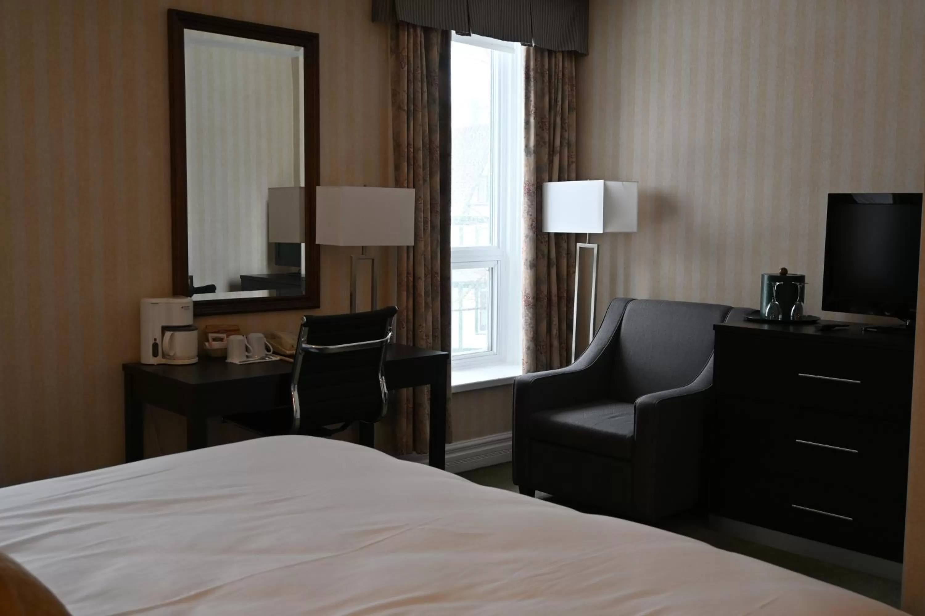 Bed in The Gananoque Inn