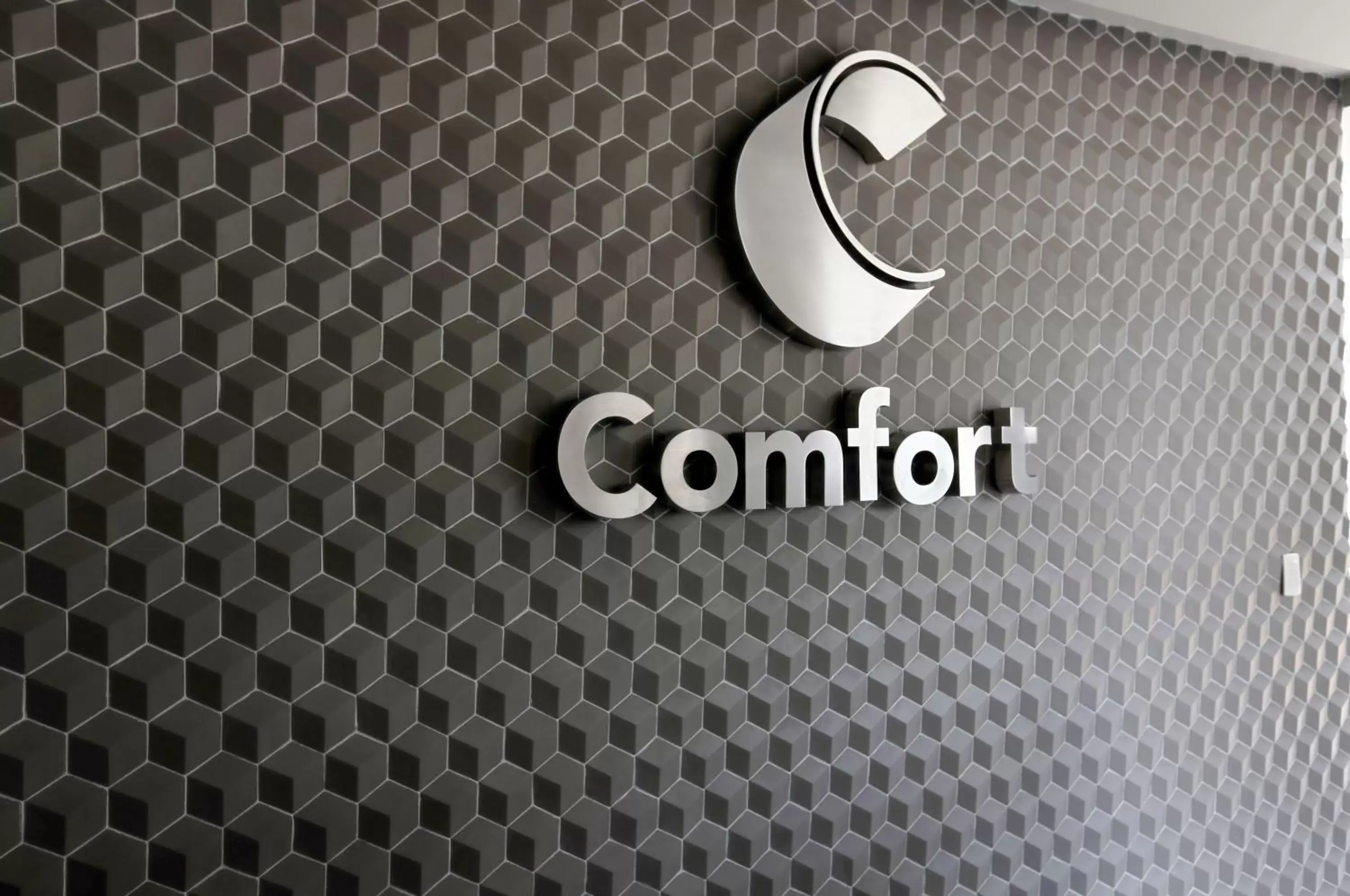 Logo/Certificate/Sign in Comfort Hotel Guarulhos Aeroporto