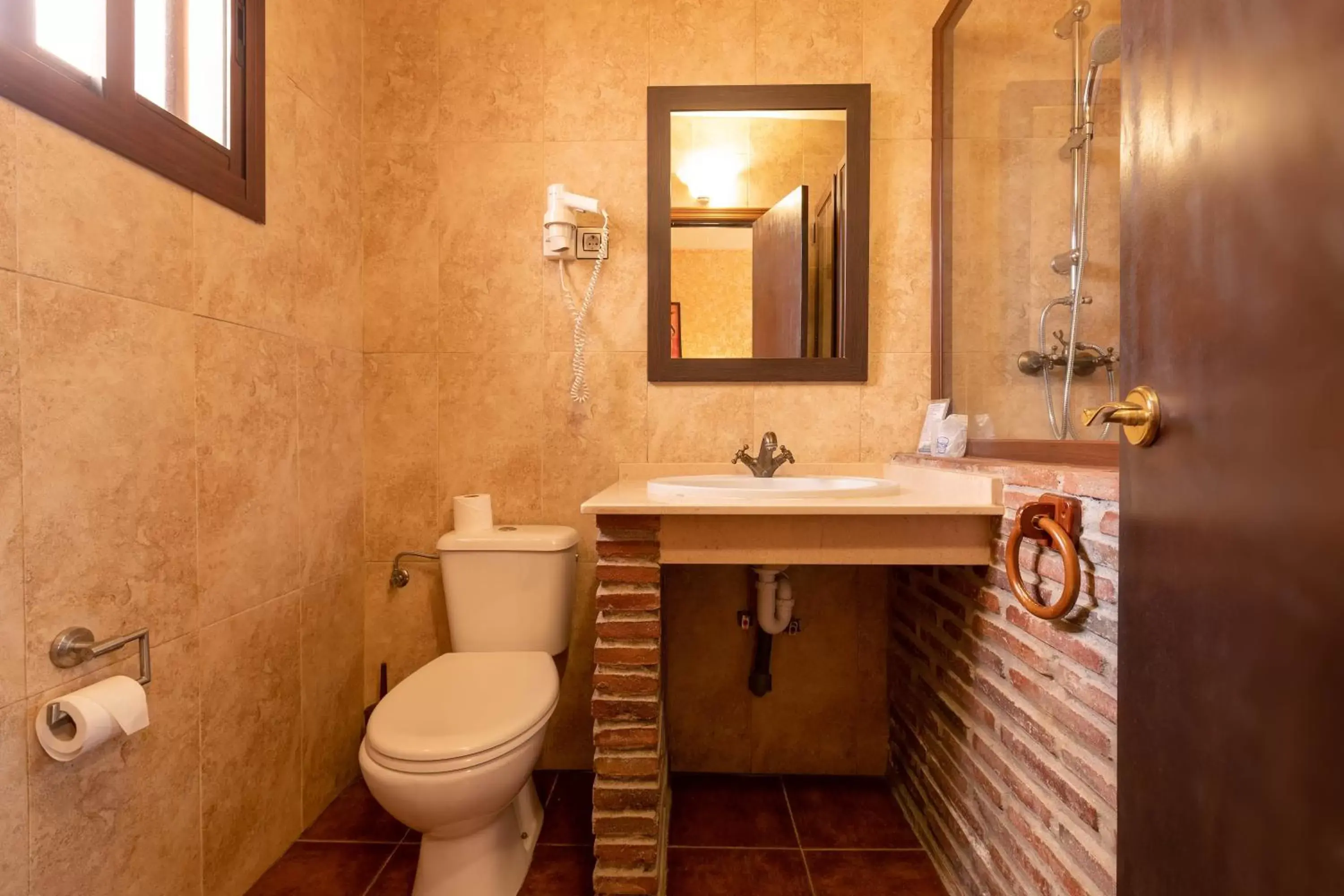 Shower, Bathroom in Hotel Copacabana Tarifa Beach