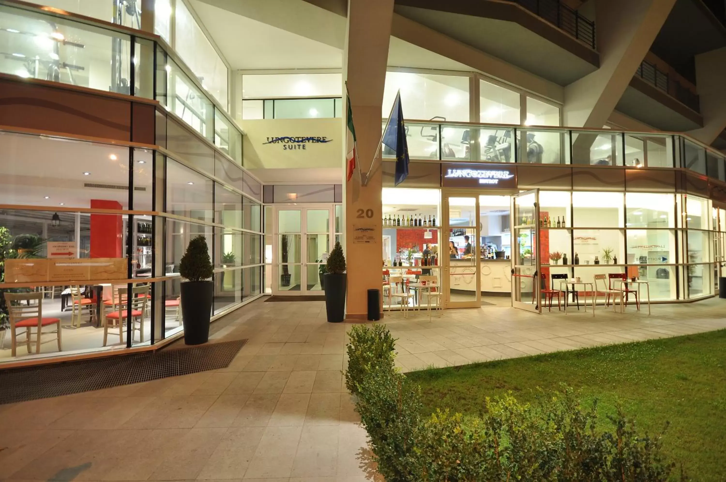 Facade/entrance in Lungotevere Suite Facade/entrance in Lungotevere Suite