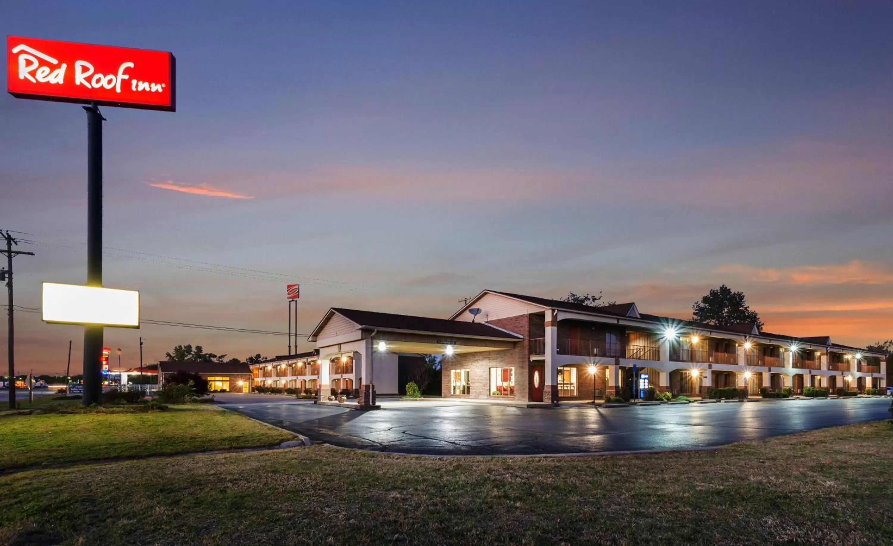 Property Building in Red Roof Inn Vincennes