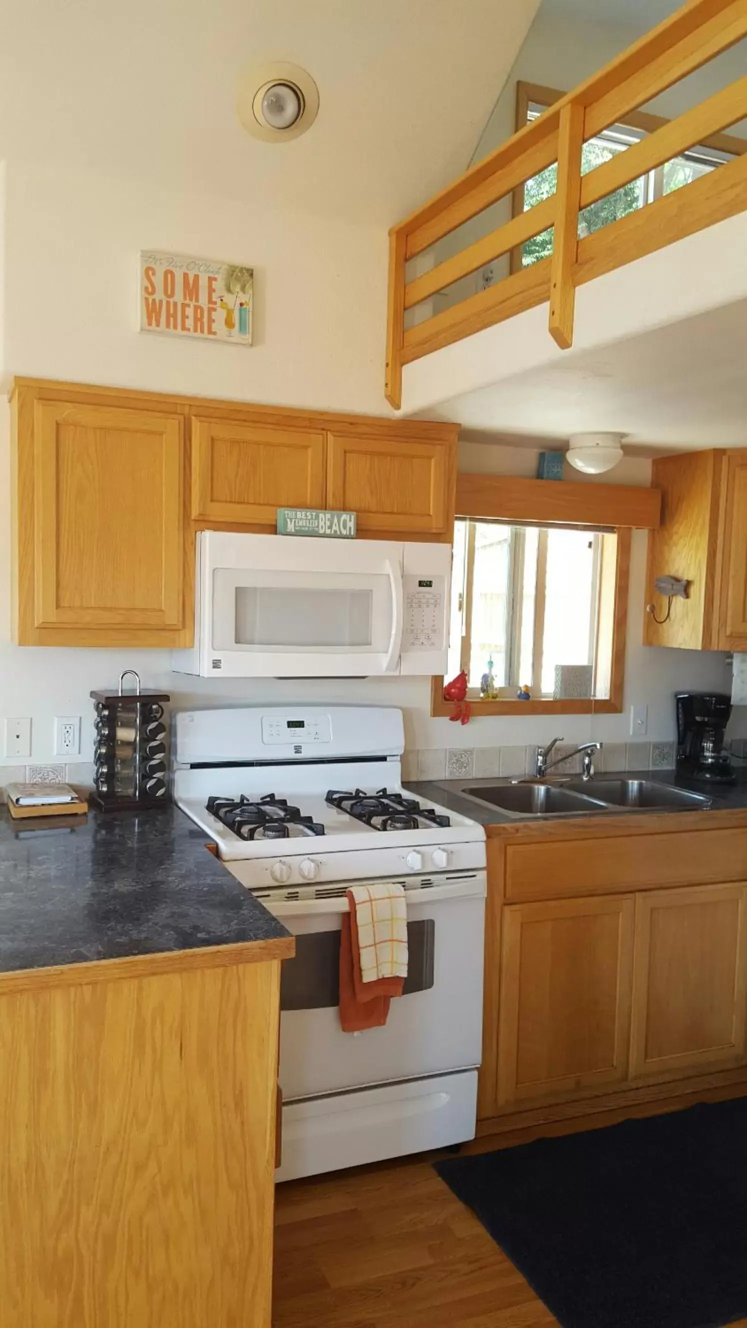 Kitchen/Kitchenette in Whaleshead Beach Resort