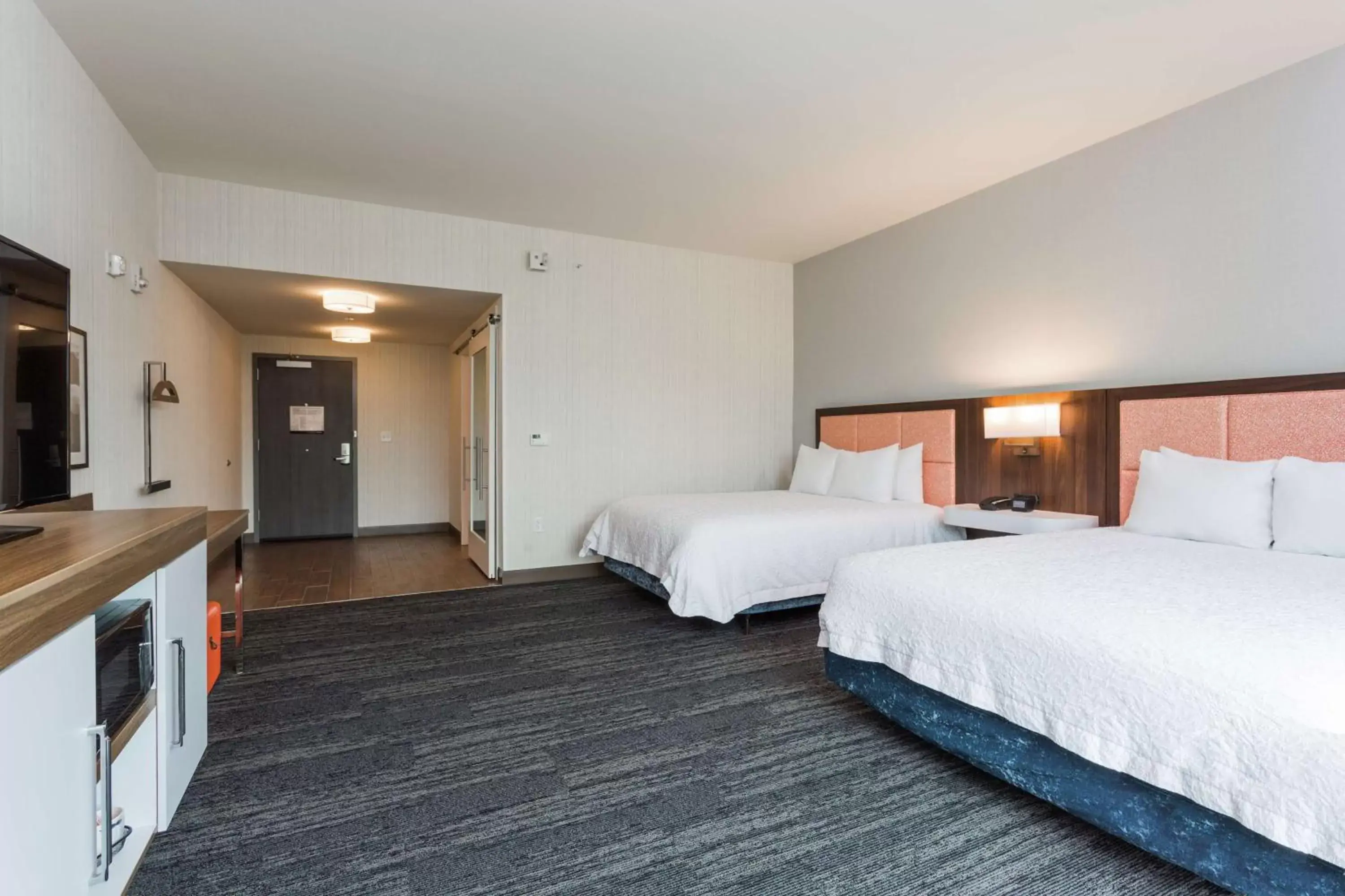 Bed in Hampton Inn Cumberland Bed in Hampton Inn Cumberland