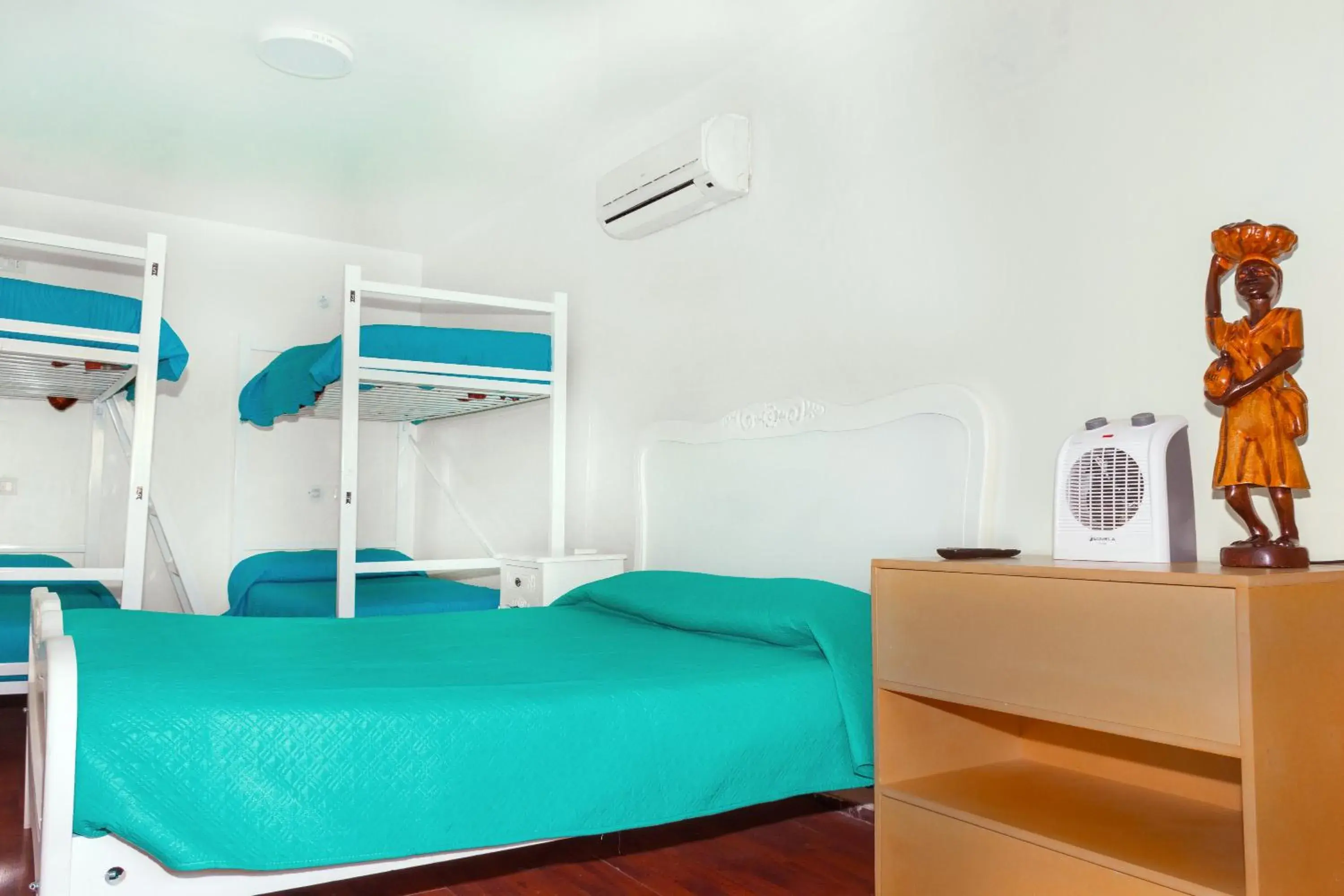 Bedroom, Bunk Bed in Hostal Casa Aborigen
