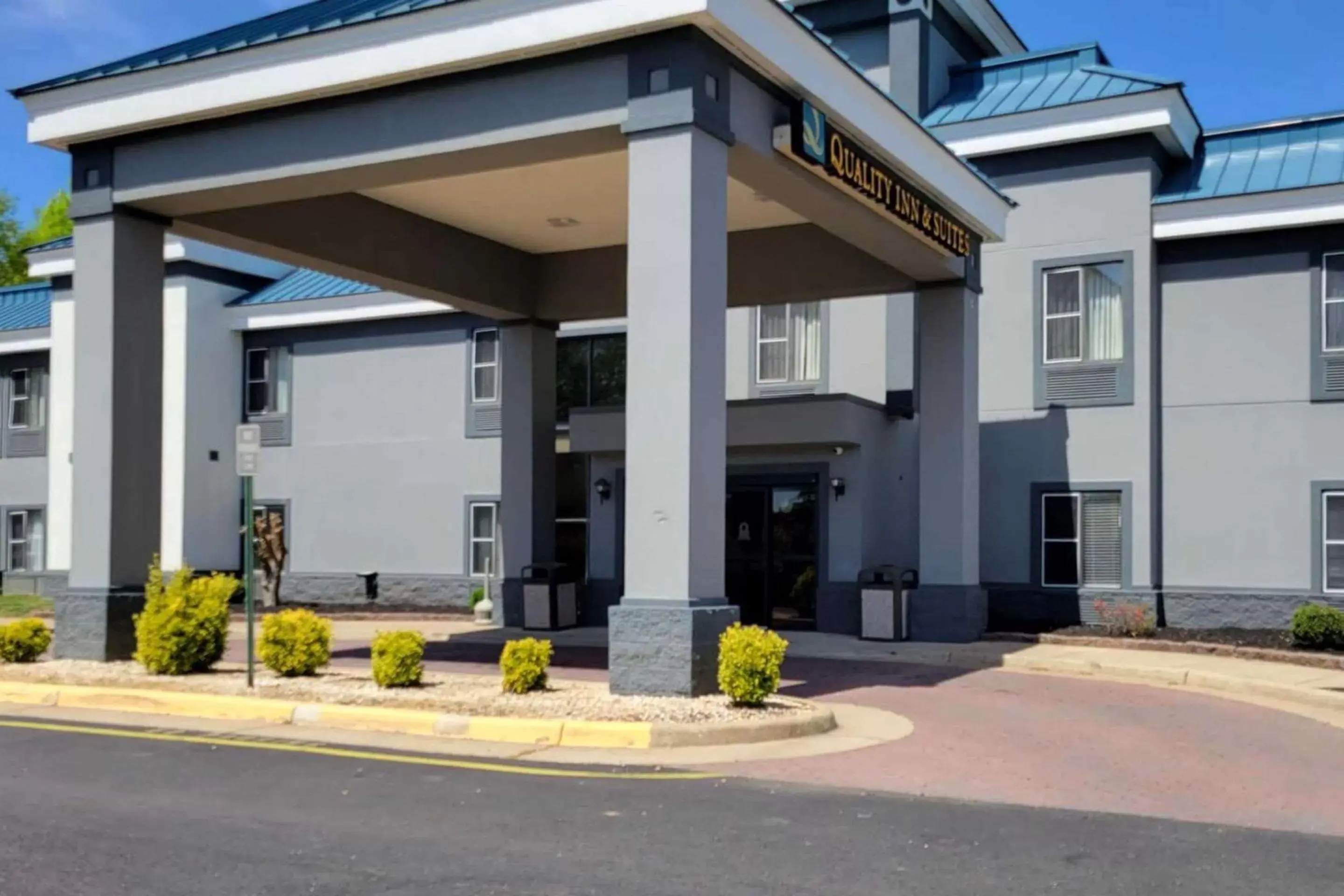 Property Building in Quality Inn & Suites