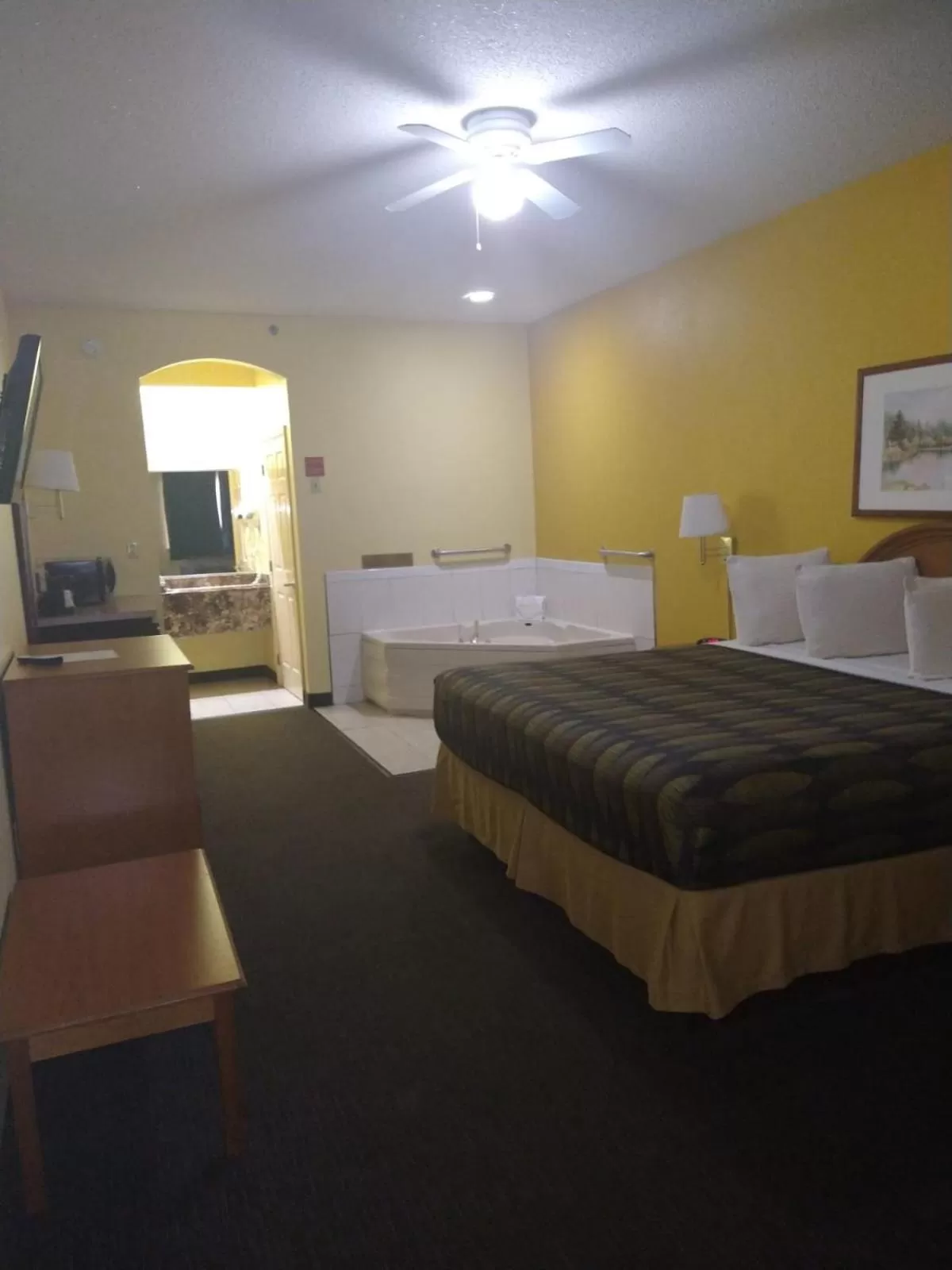 Photo of the whole room in SureStay Hotel by Best Western Mission