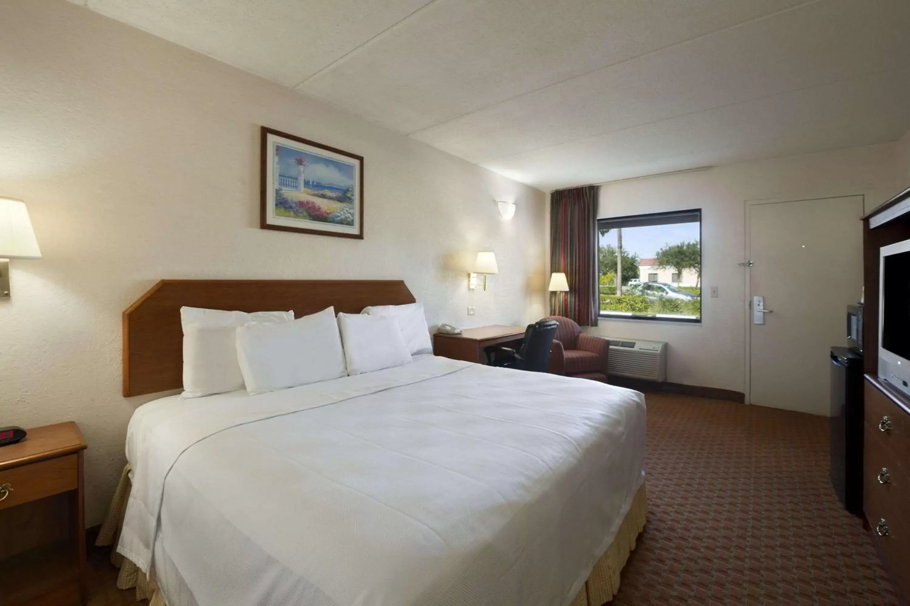Photo of the whole room, Bed in Super 8 by Wyndham North Palm Beach