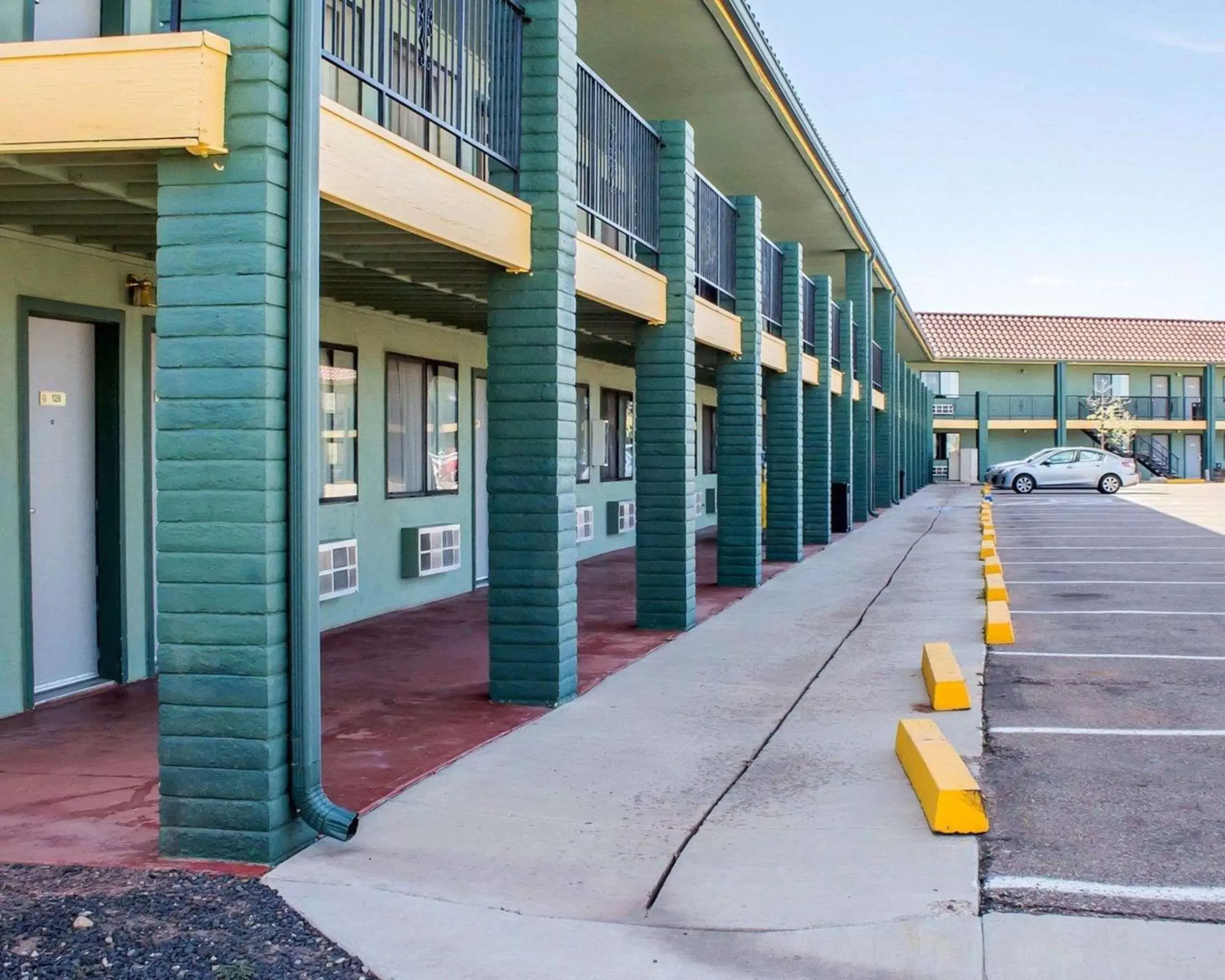 Property Building in Rodeway Inn Silver Creek Inn