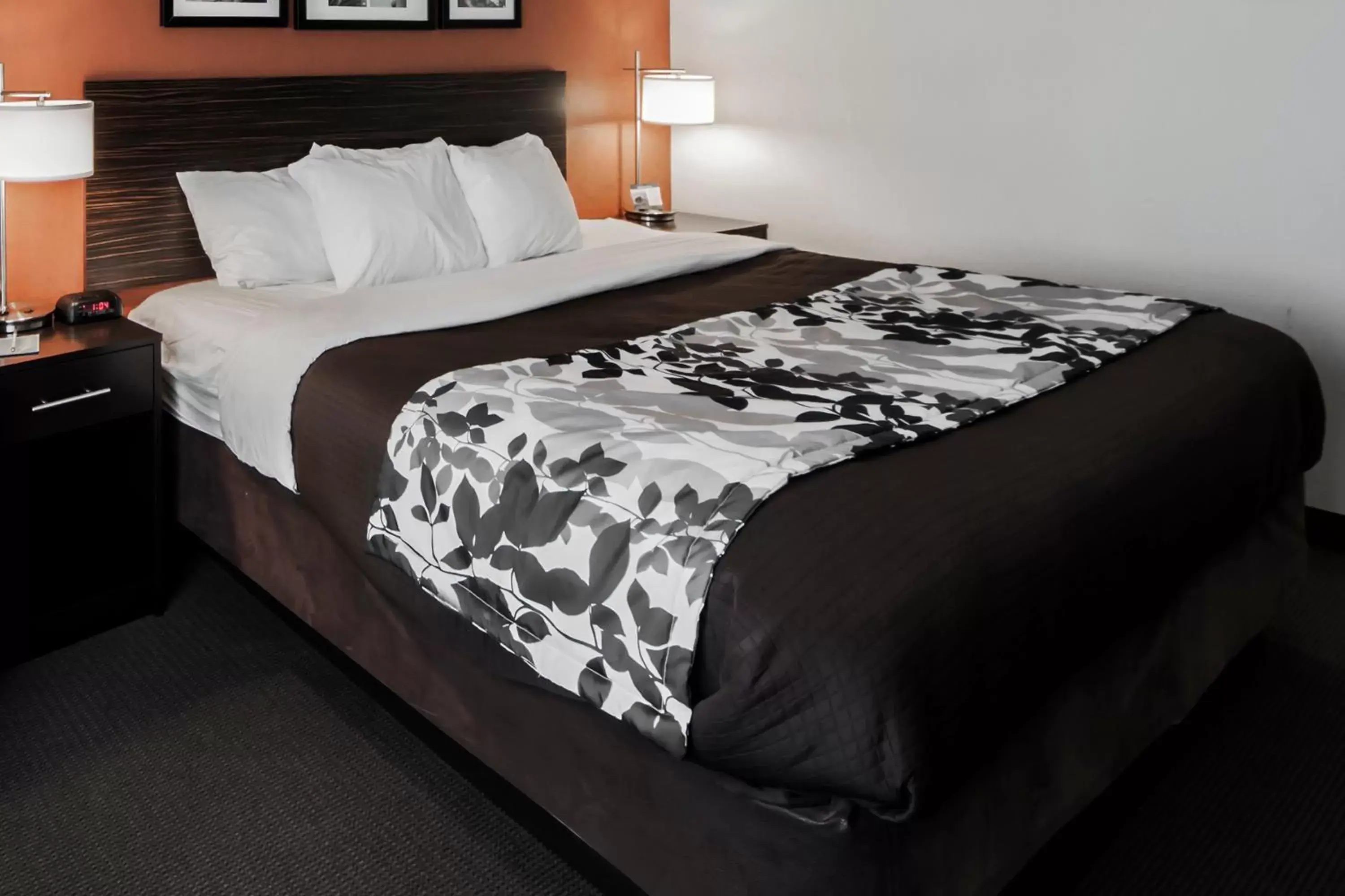 Bed in Sleep Inn & Suites Hennessey North