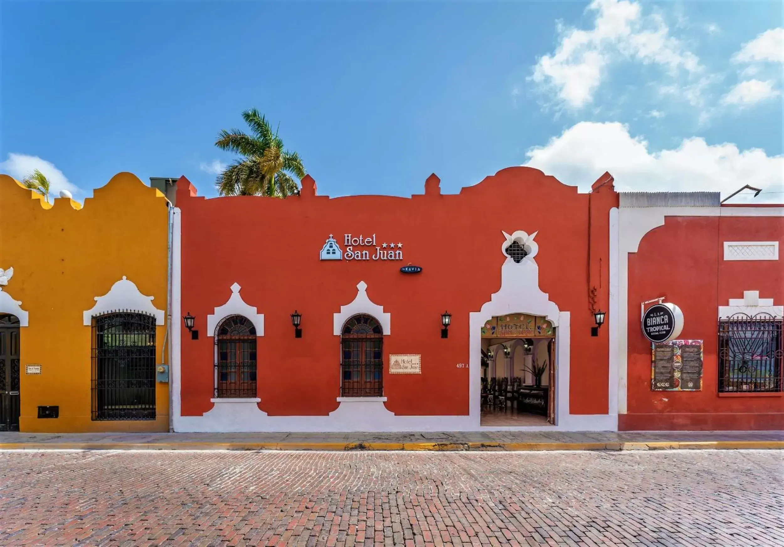 Facade/entrance, Property Building in Hotel San Juan Mérida