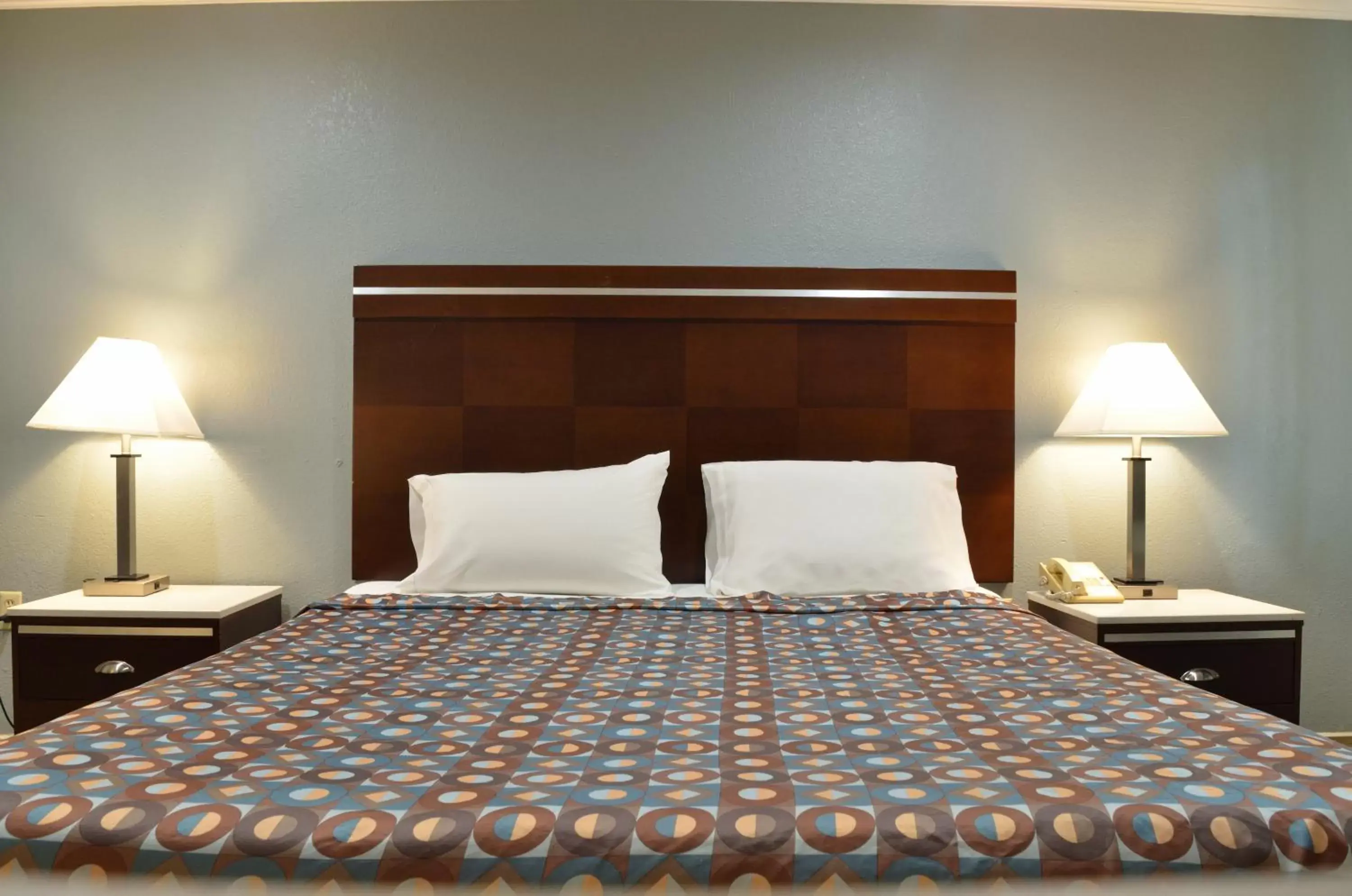 Bedroom, Bed in Welcome Inn Corona Bedroom, Bed in Welcome Inn Corona