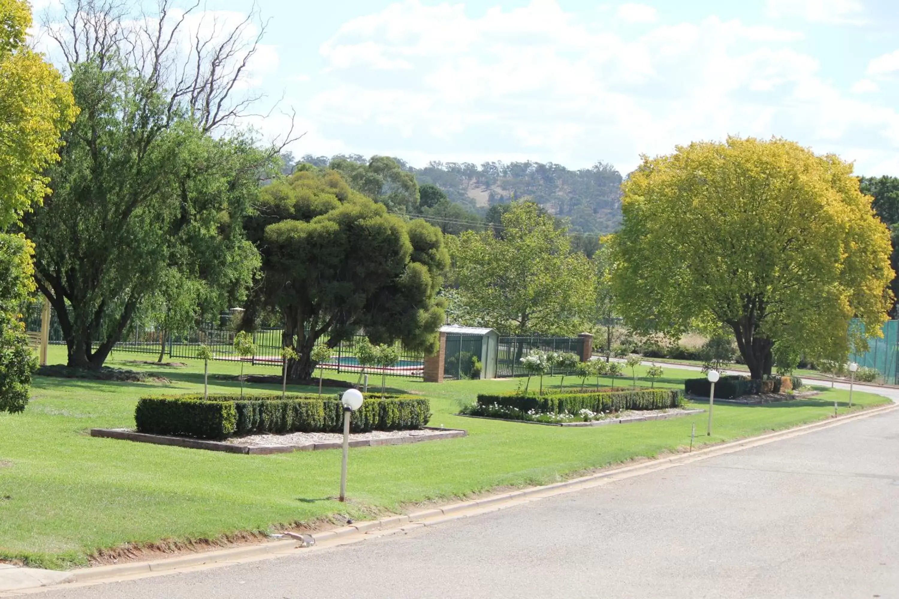 Garden in Golfview Motor Inn