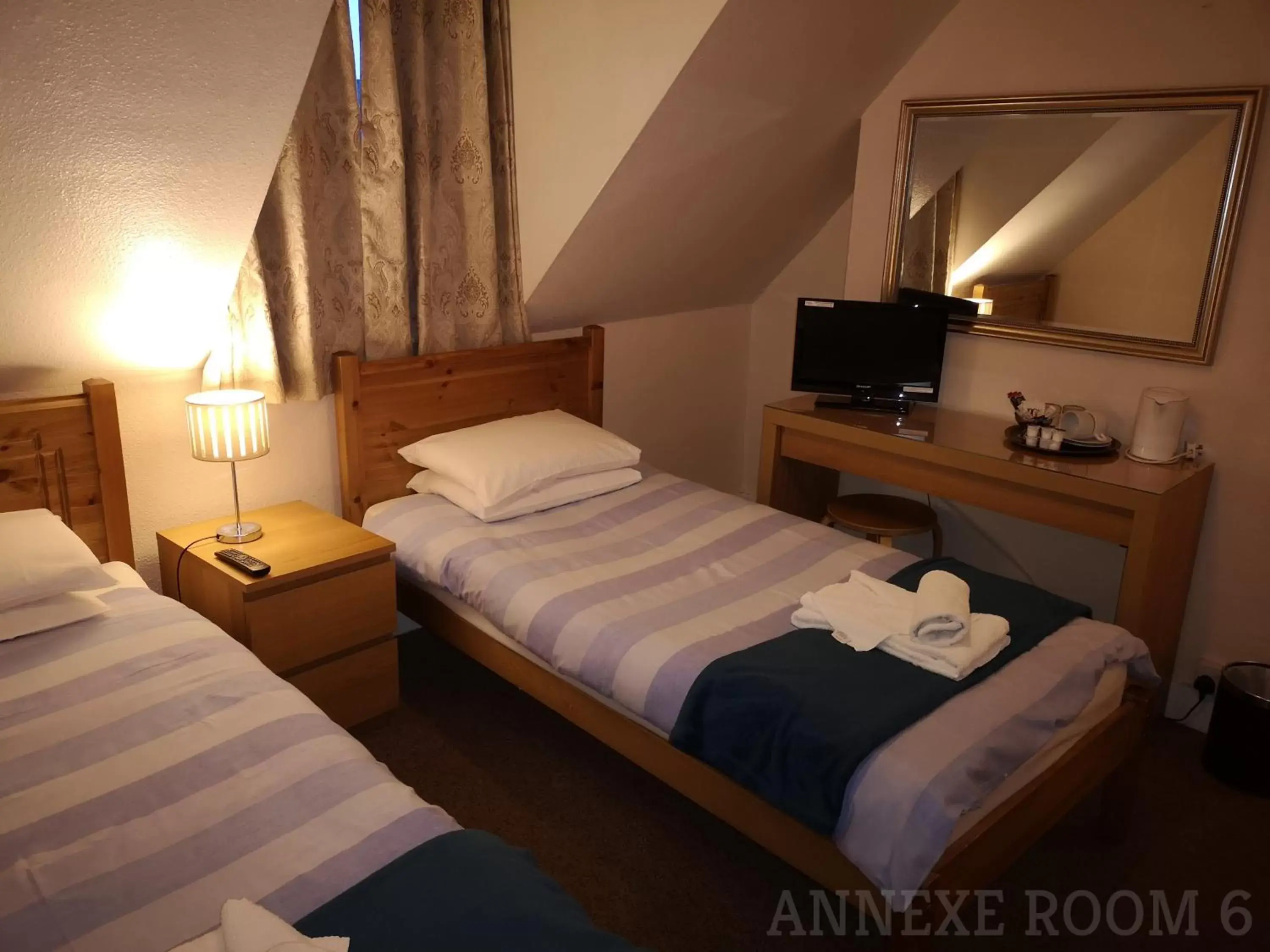Bedroom, Bed in Westgate Hotel