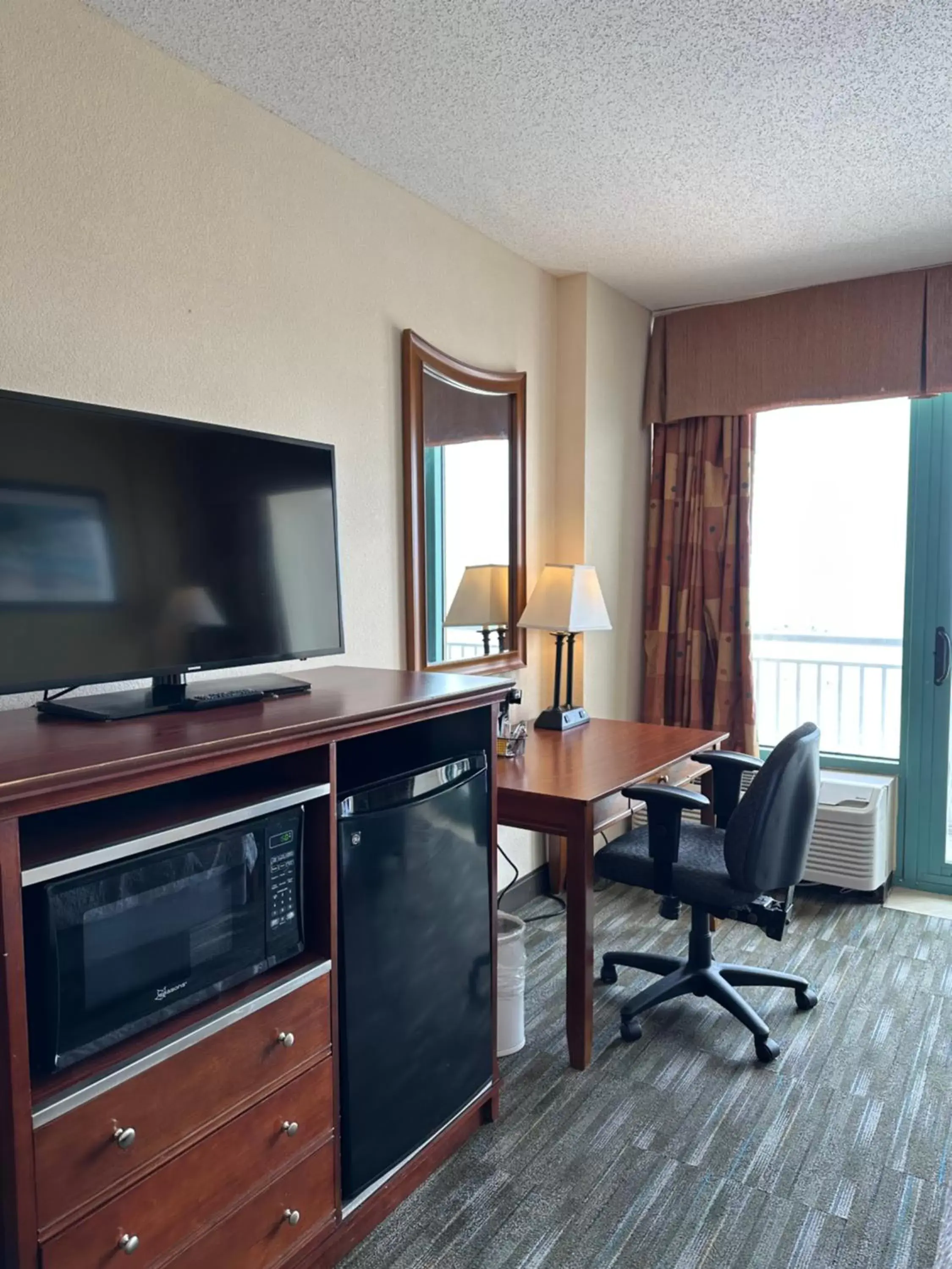 TV and multimedia, TV/Entertainment Center in Hampton Inn Virginia Beach-Oceanfront South