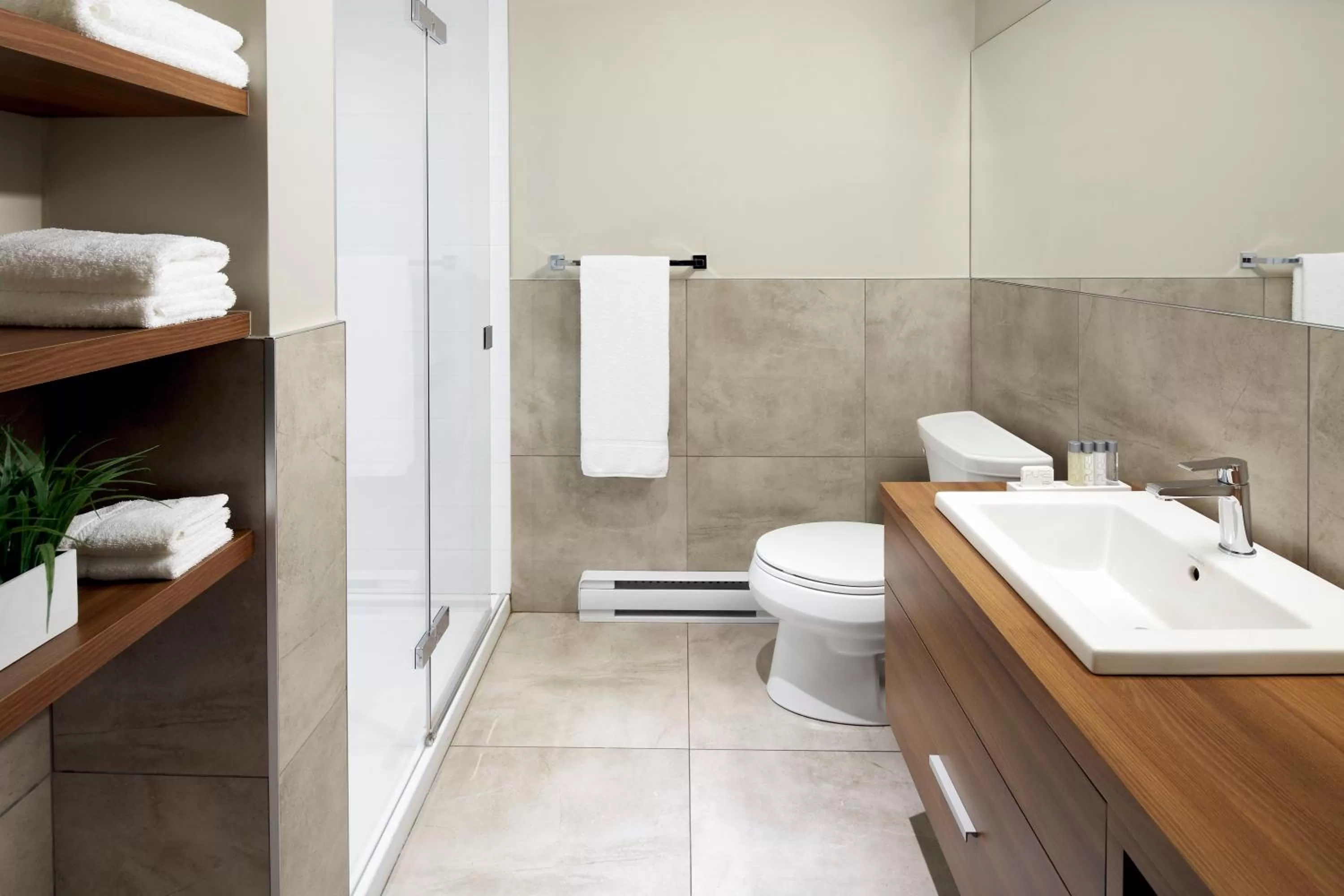 Shower in Hôtel Rive Gauche