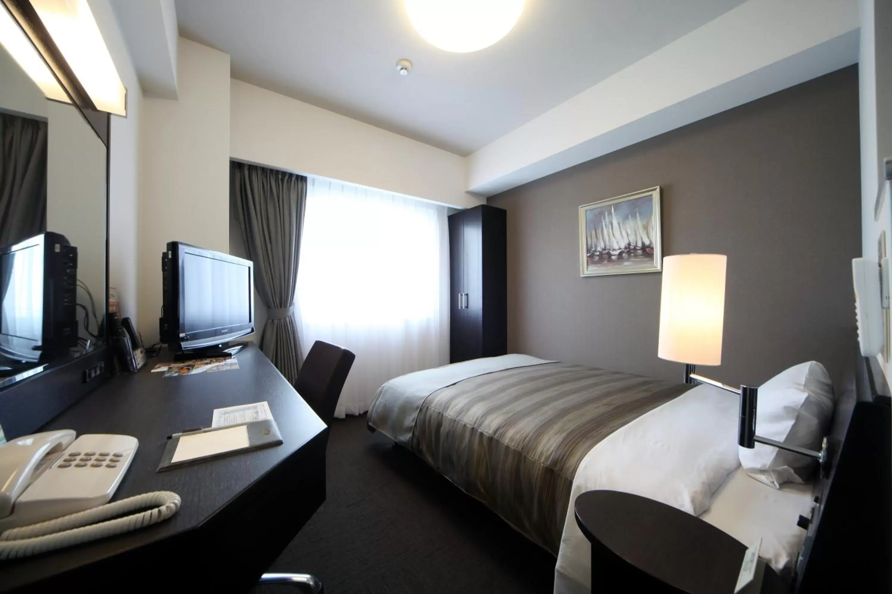 Photo of the whole room, Bed in Hotel Route-Inn Marugame