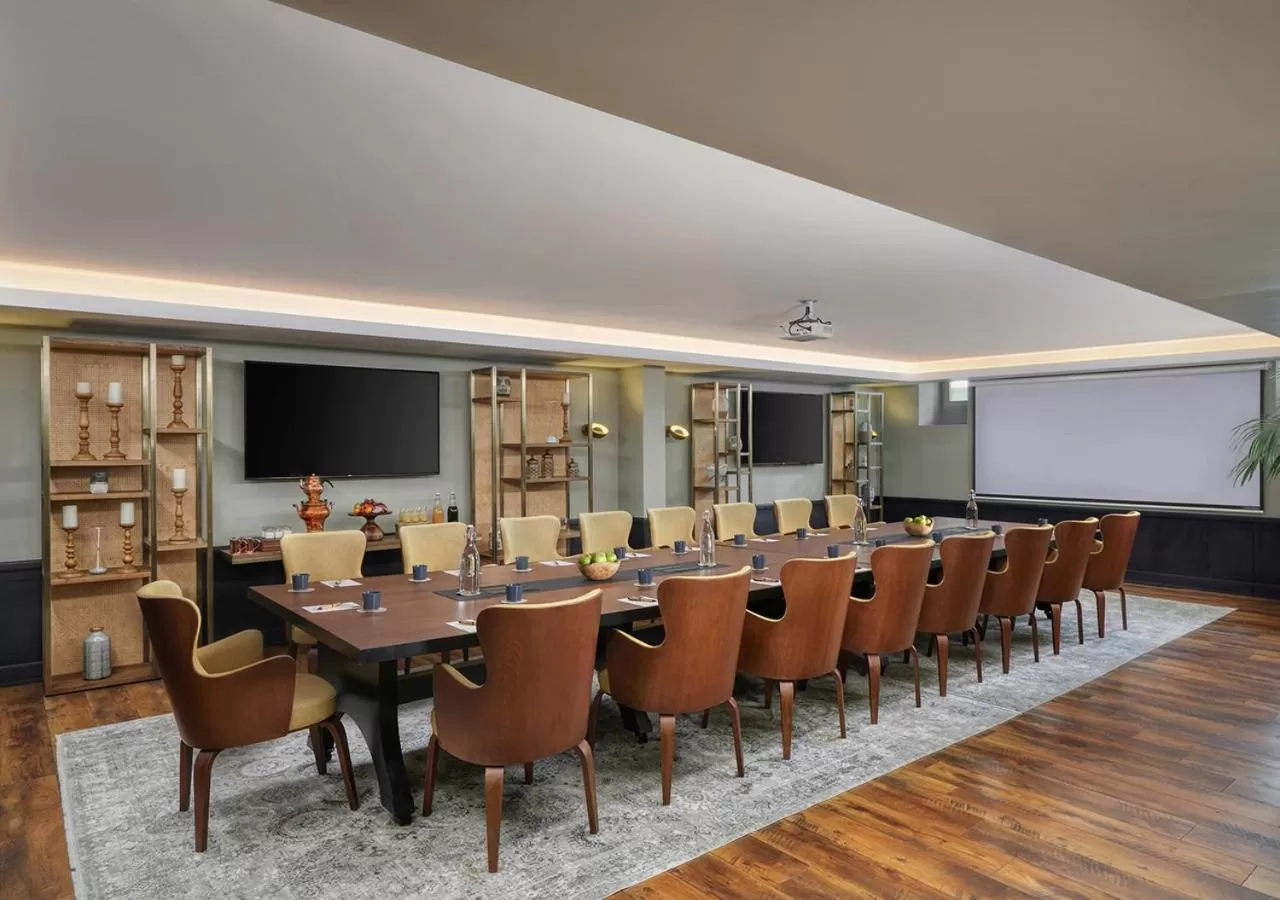 Business facilities in Six Senses Kocatas Mansions