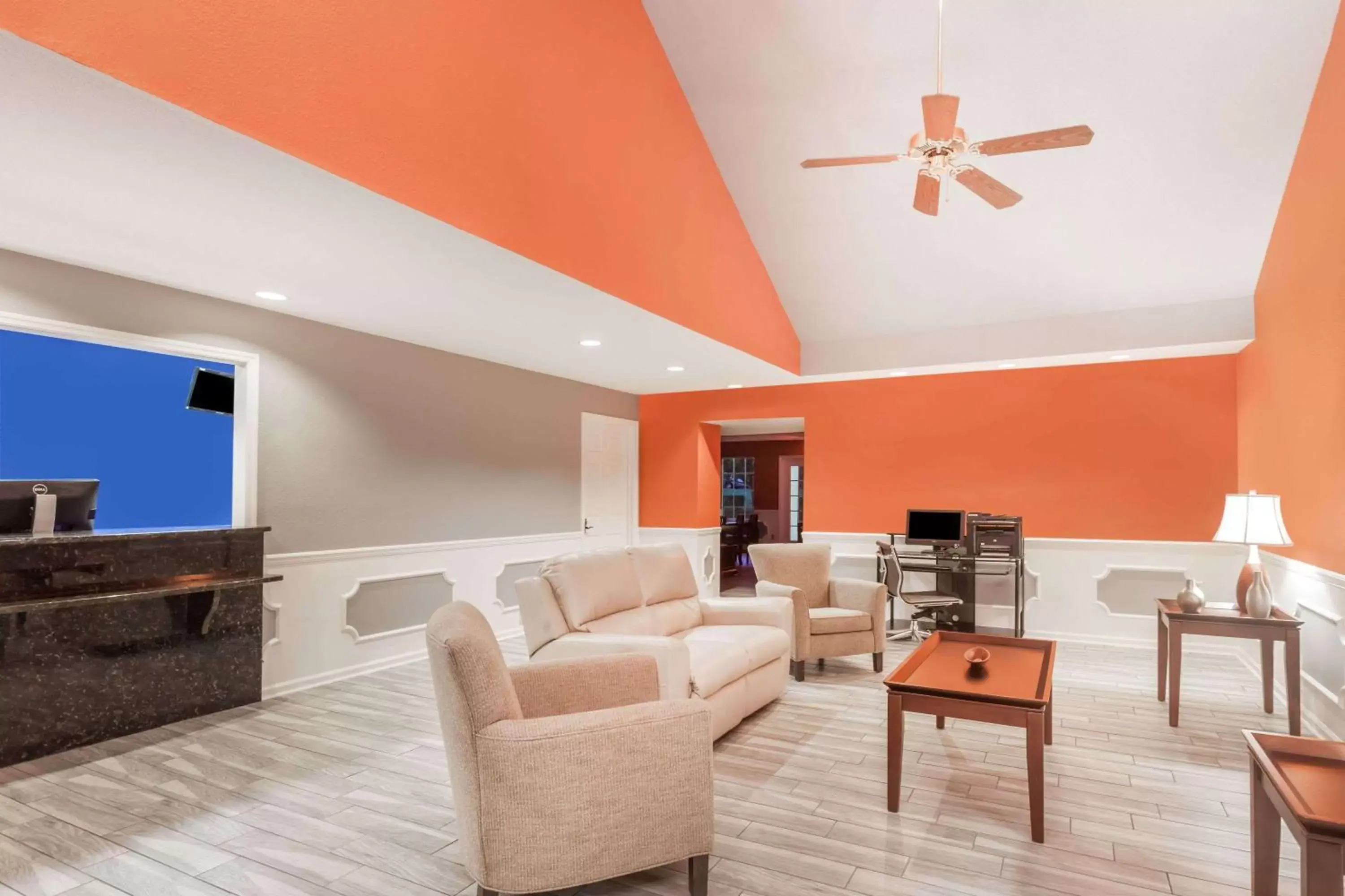 Lobby or reception, Seating Area in Baymont by Wyndham Florence/Muscle Shoals