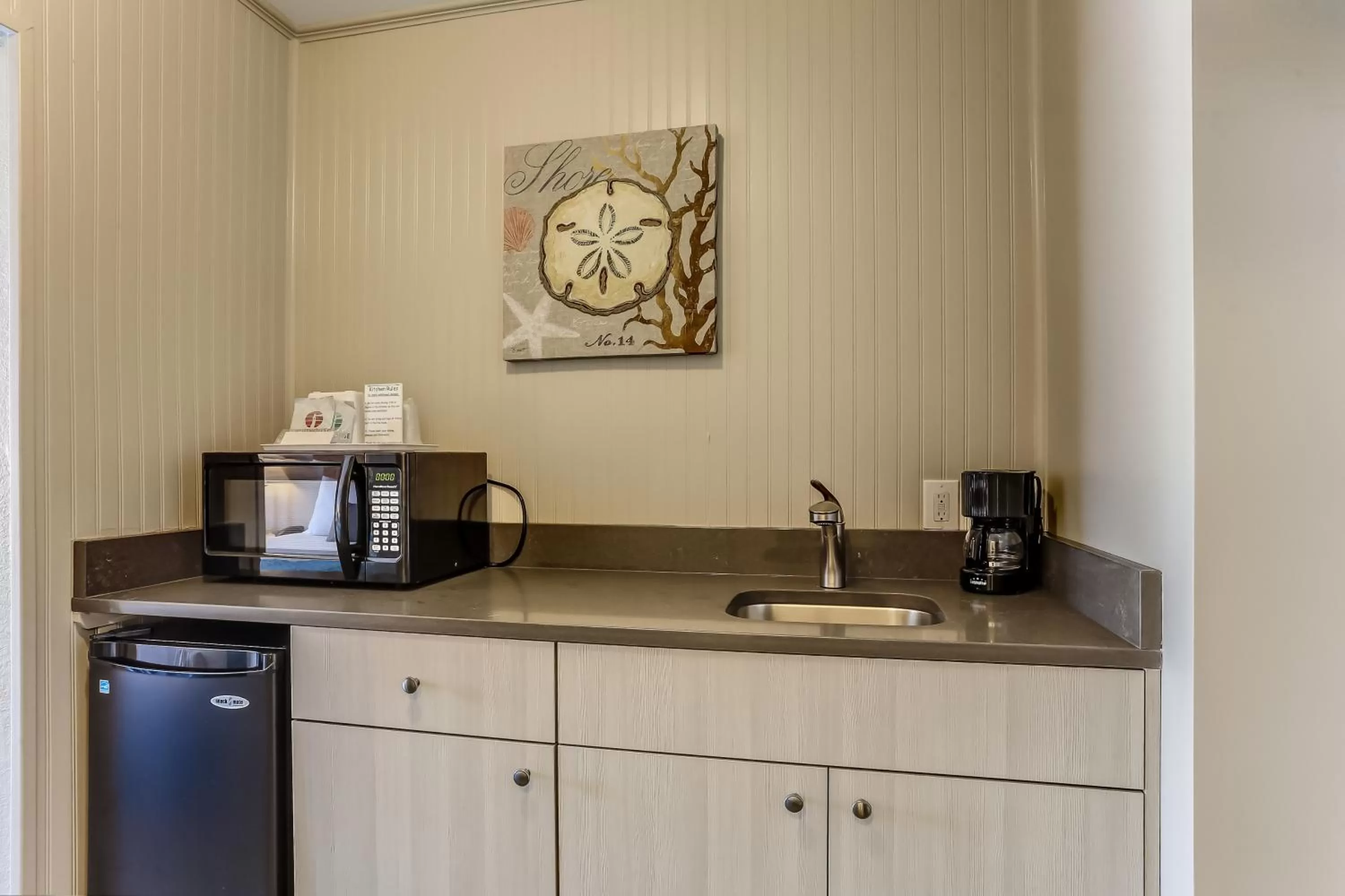 Kitchen or kitchenette in Beachside Motel - Amelia Island
