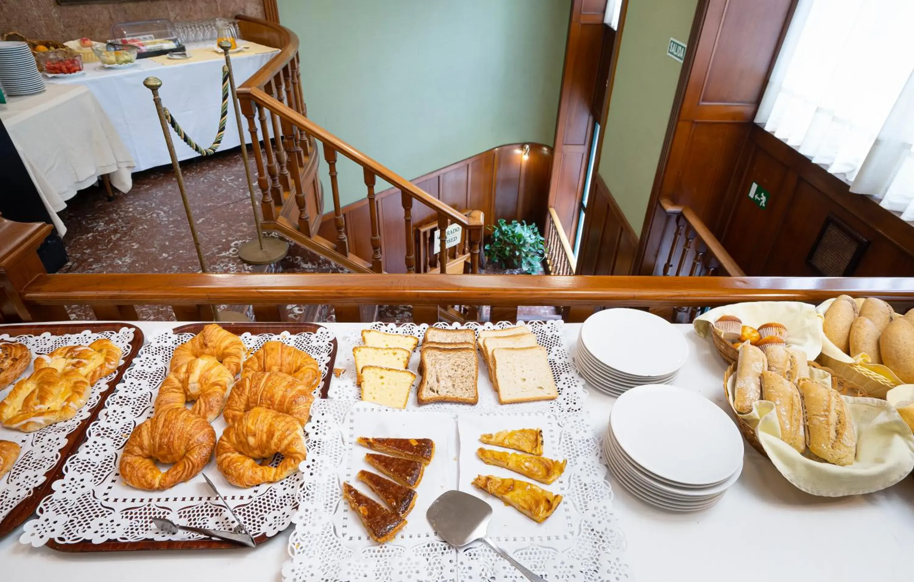 Breakfast in Hotel Hernán Cortés