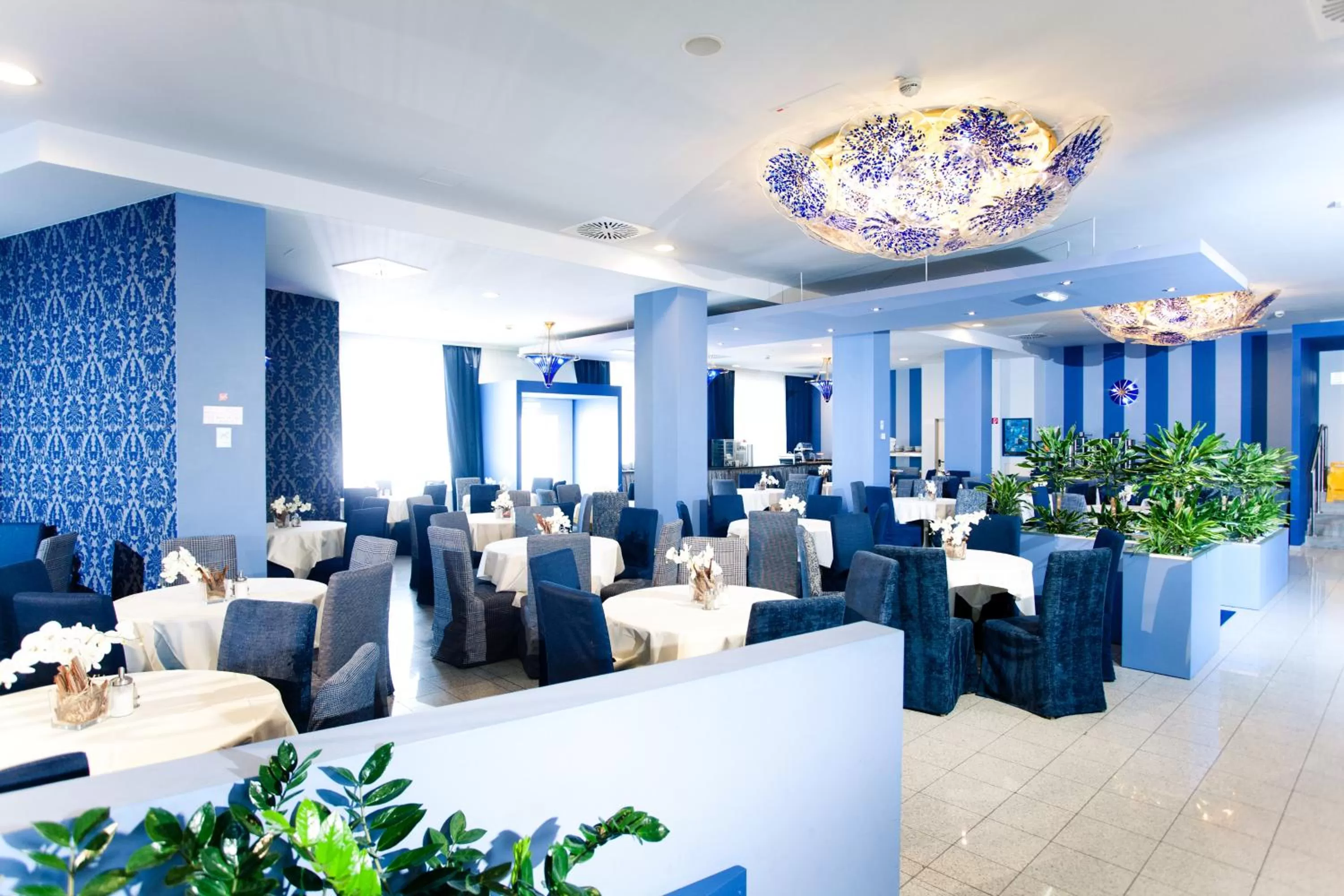 Restaurant/places to eat in Lenas Donau Hotel