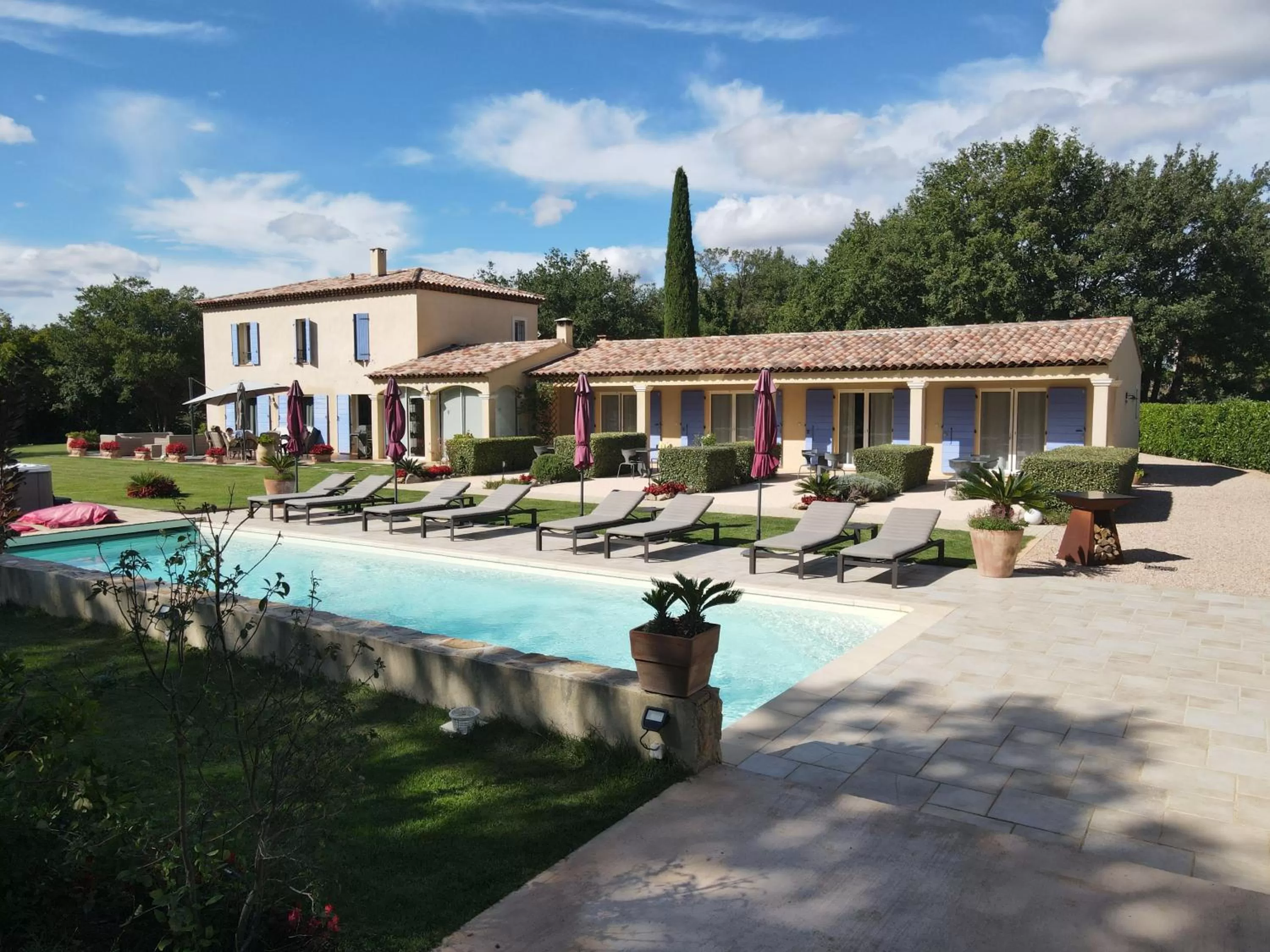 Property building in La Dryade