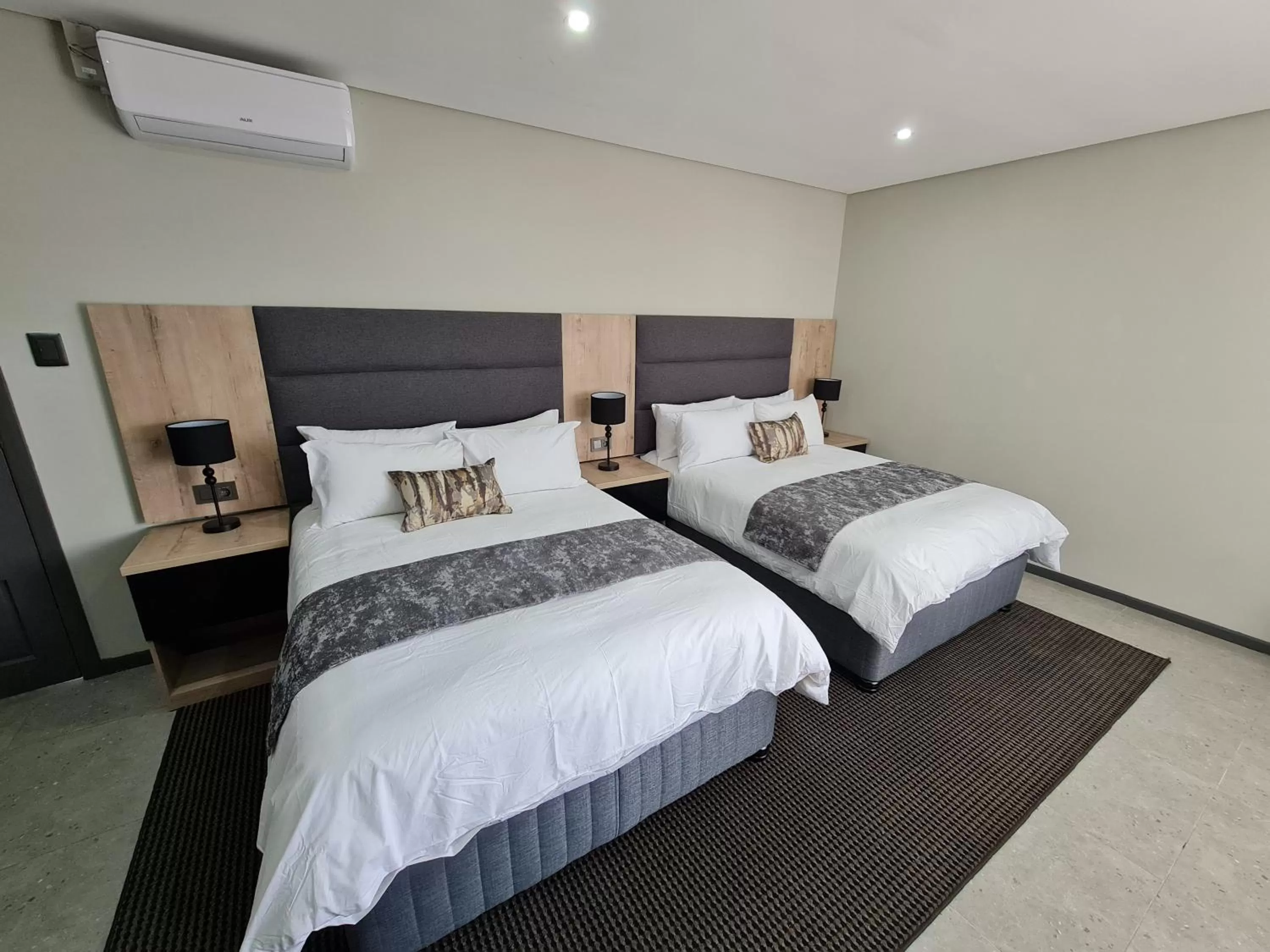 Photo of the whole room, Bed in Luxe on Ridge Boutique Hotel