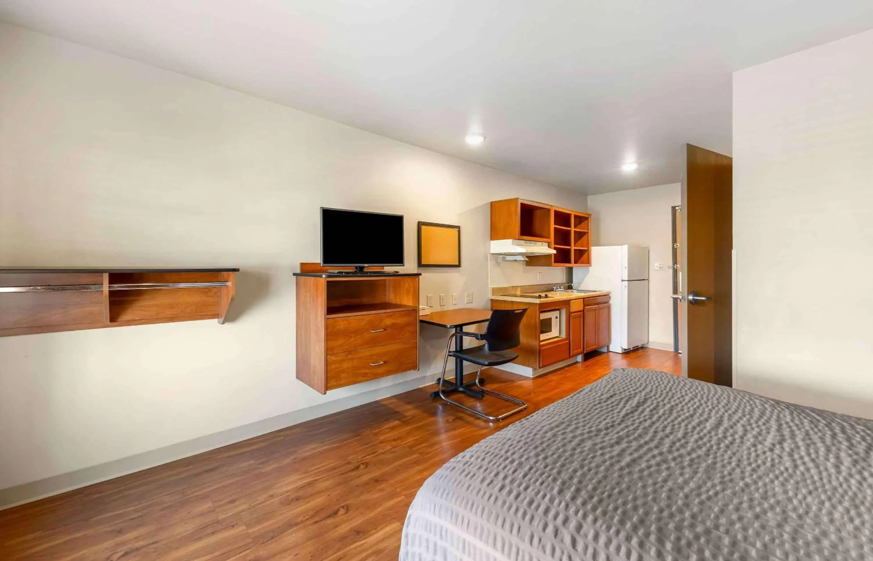 Bedroom, Bed in Extended Stay America Select Suites - Oklahoma City - West