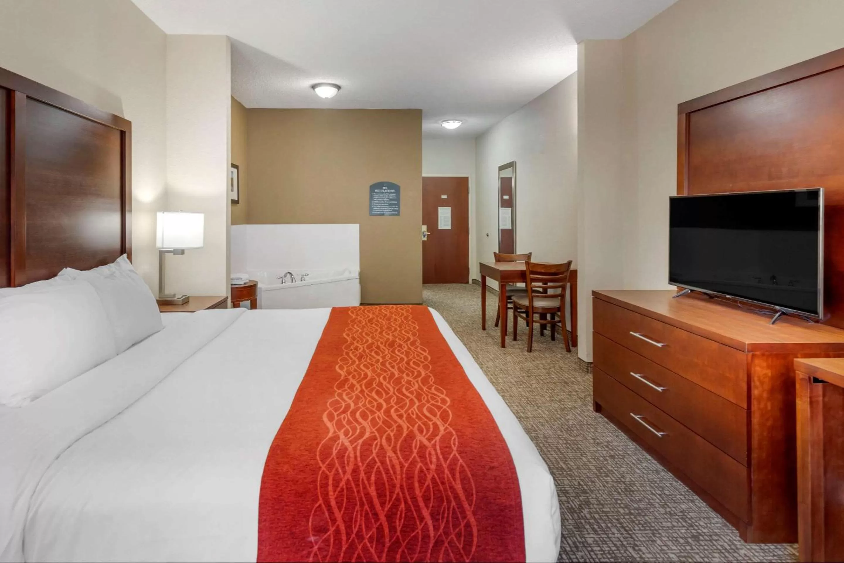 Photo of the whole room, Bed in comfort & inn Suites