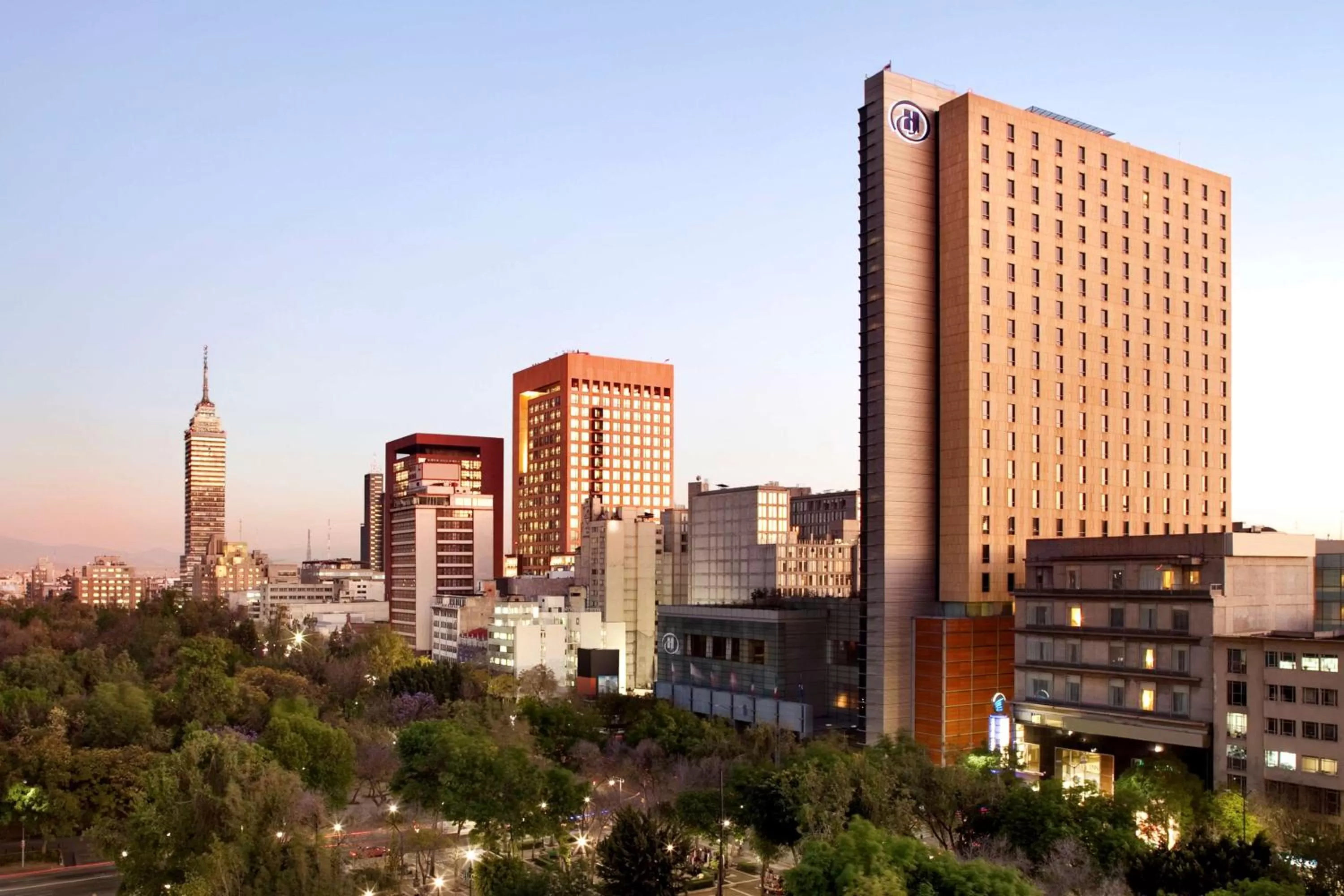 Property building in Hilton Mexico City Reforma