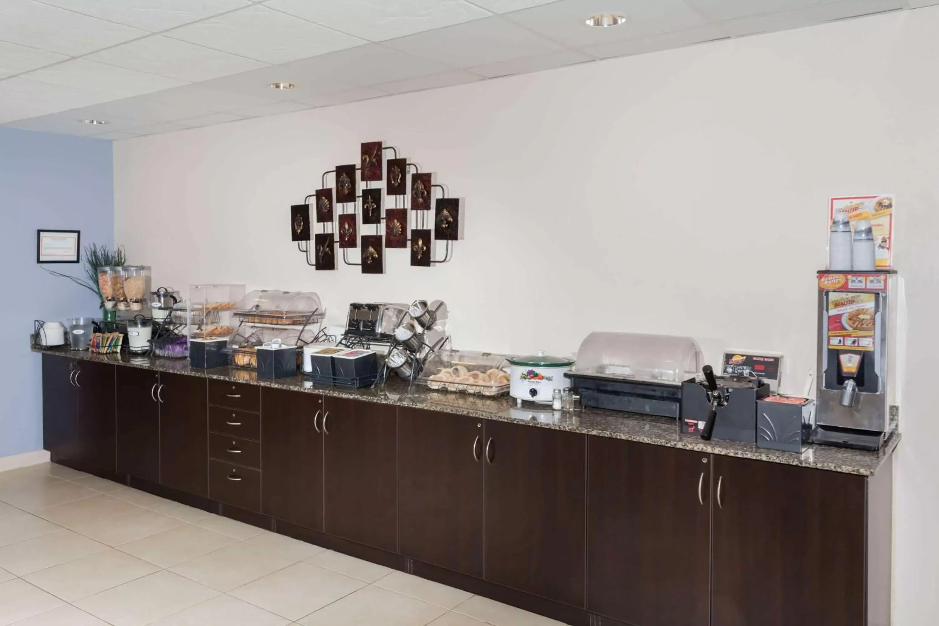 Restaurant/places to eat in Microtel Inn and Suites Elkhart Restaurant/places to eat in Microtel Inn and Suites Elkhart