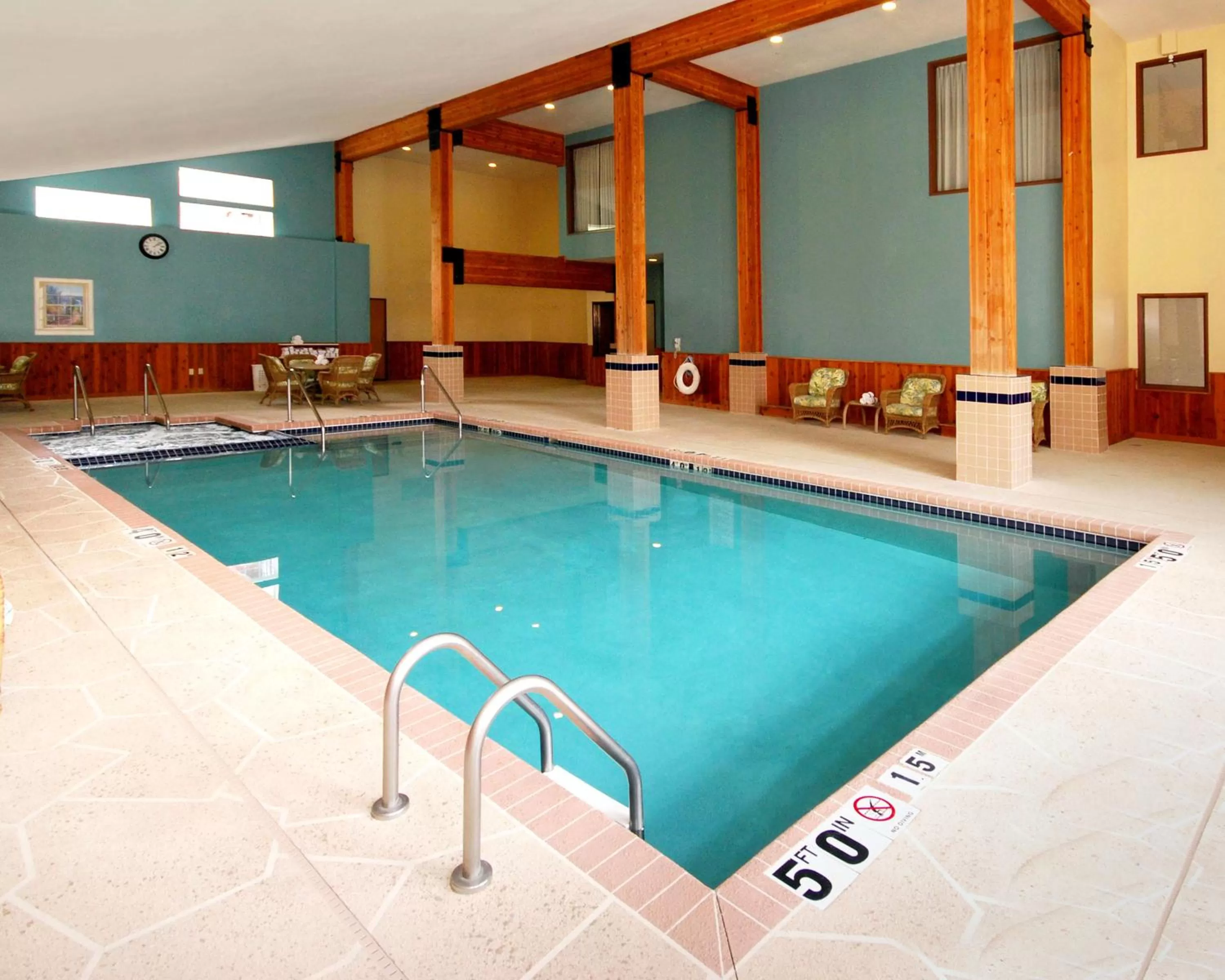 Swimming pool in Wyndham Garden Madison Fitchburg