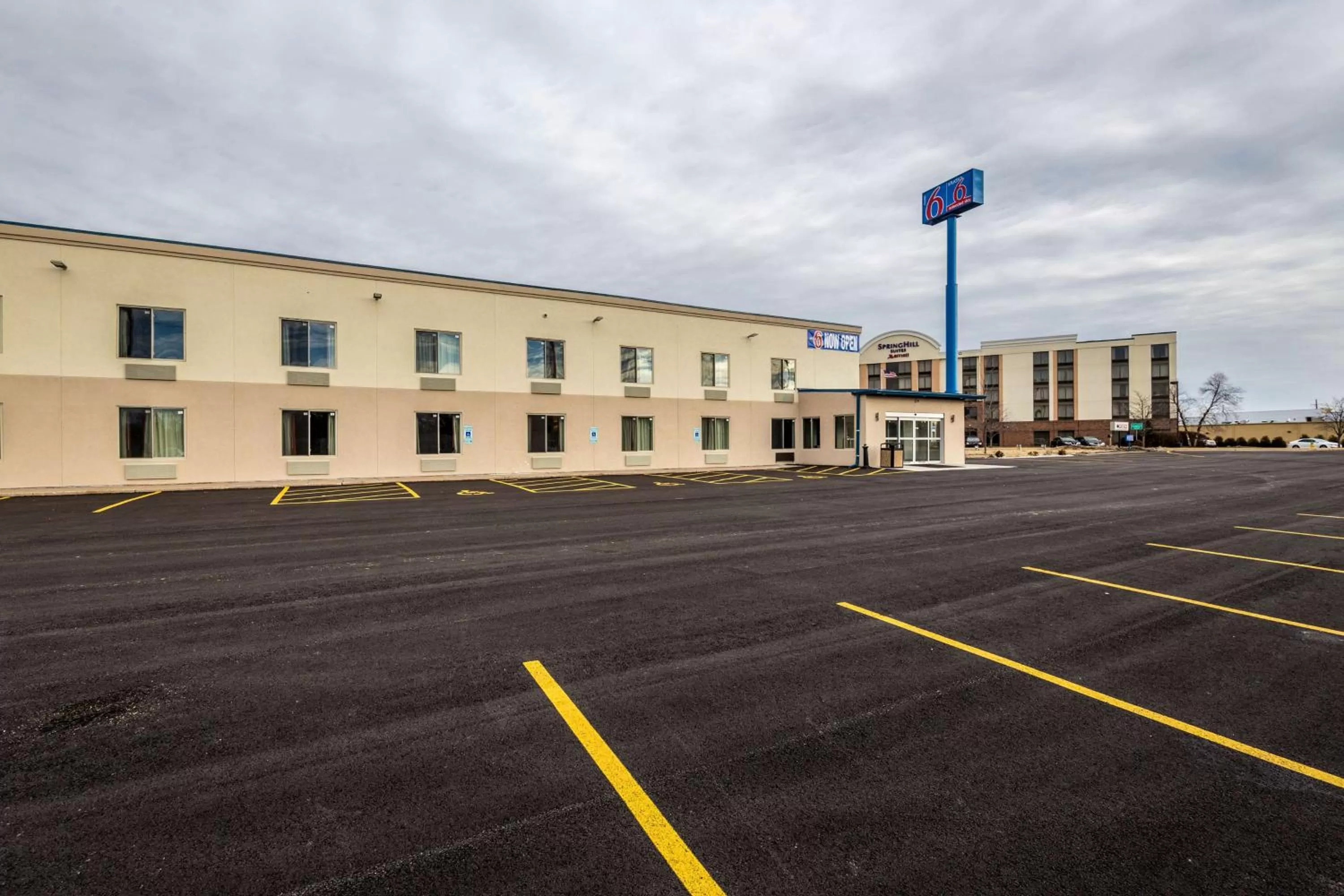 Property building in Motel 6 Peoria