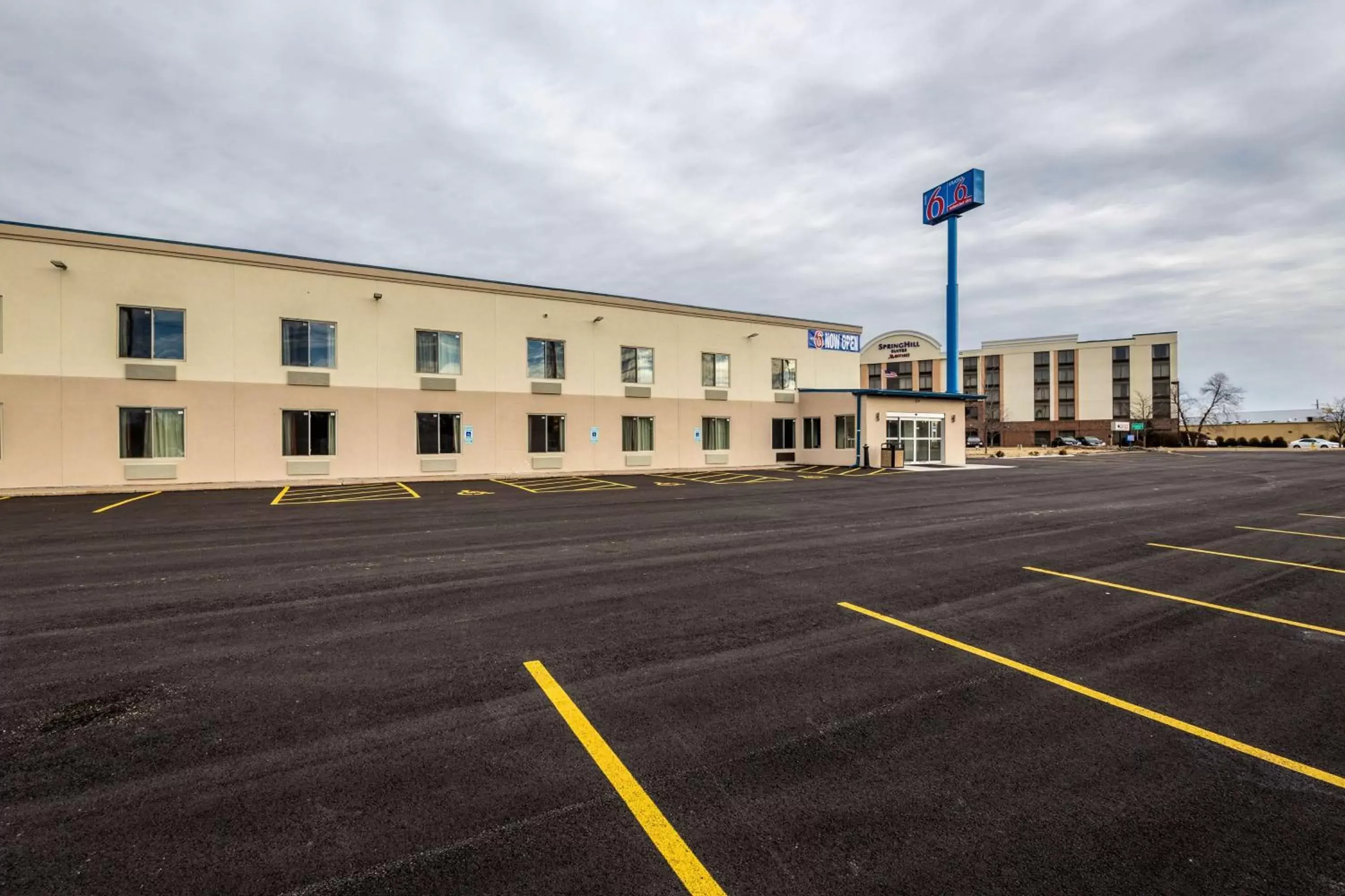 Property Building in Motel 6 Peoria