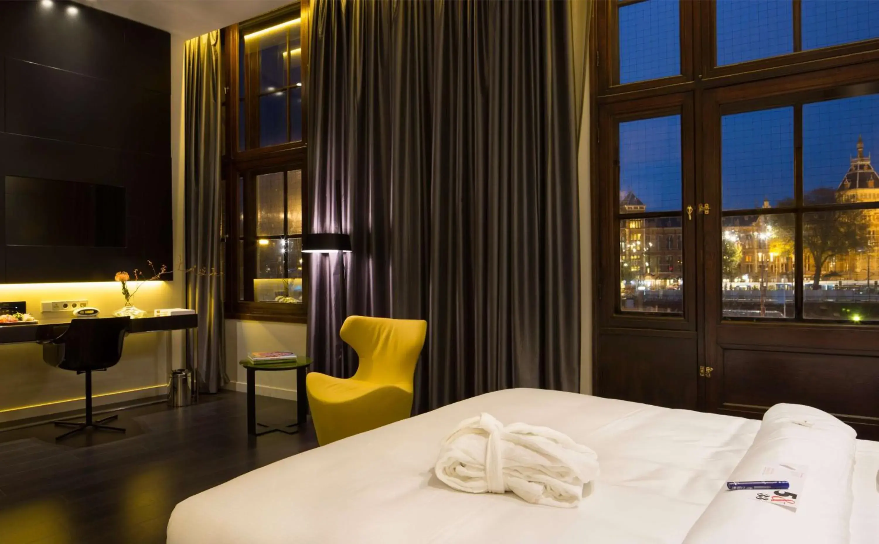 Bedroom, Bed in art'otel amsterdam, Powered by Radisson Hotels